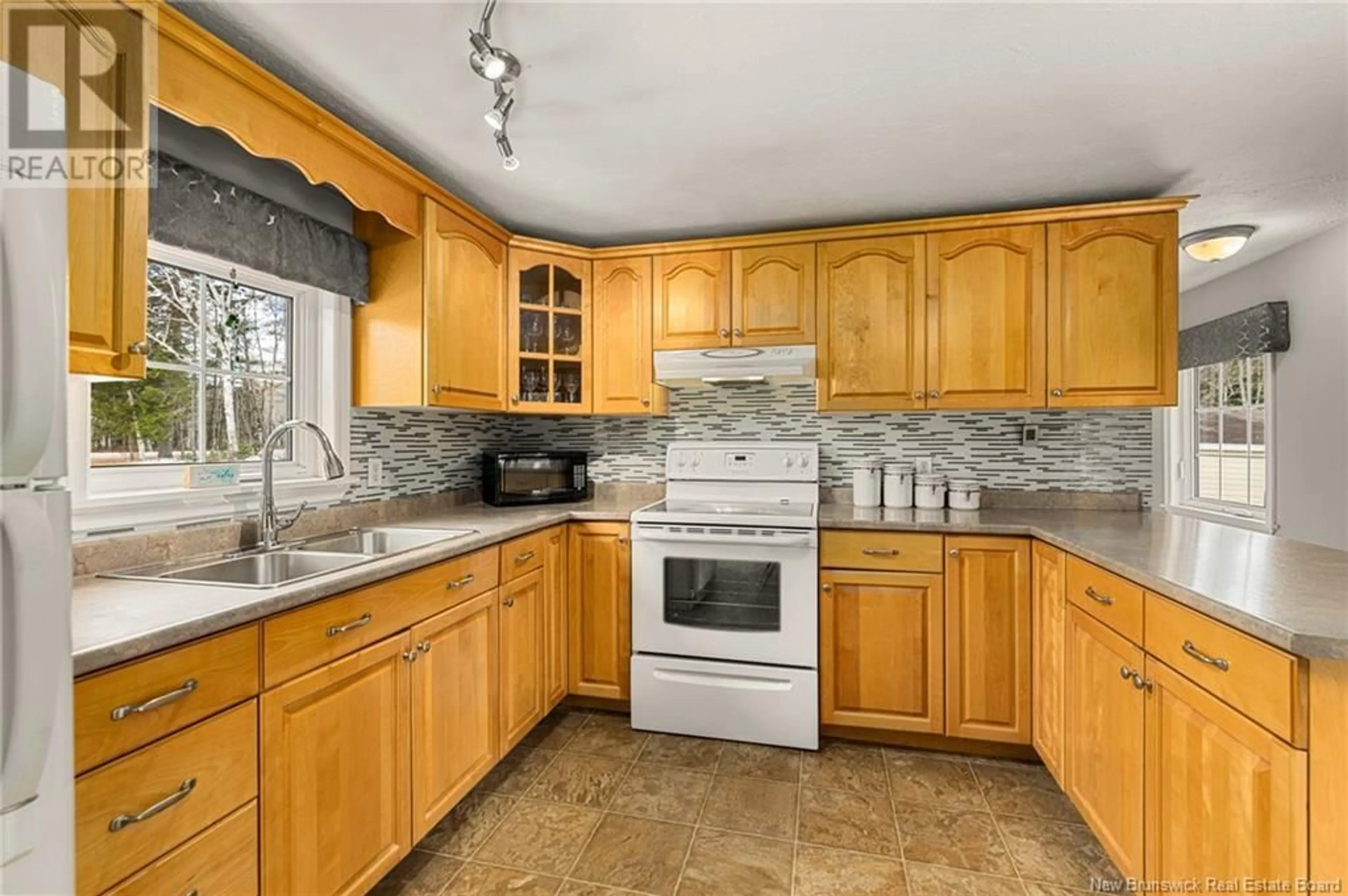 Standard kitchen, wood floors, cottage for 294 Route 525, Saint-Antoine New Brunswick E4V3A1