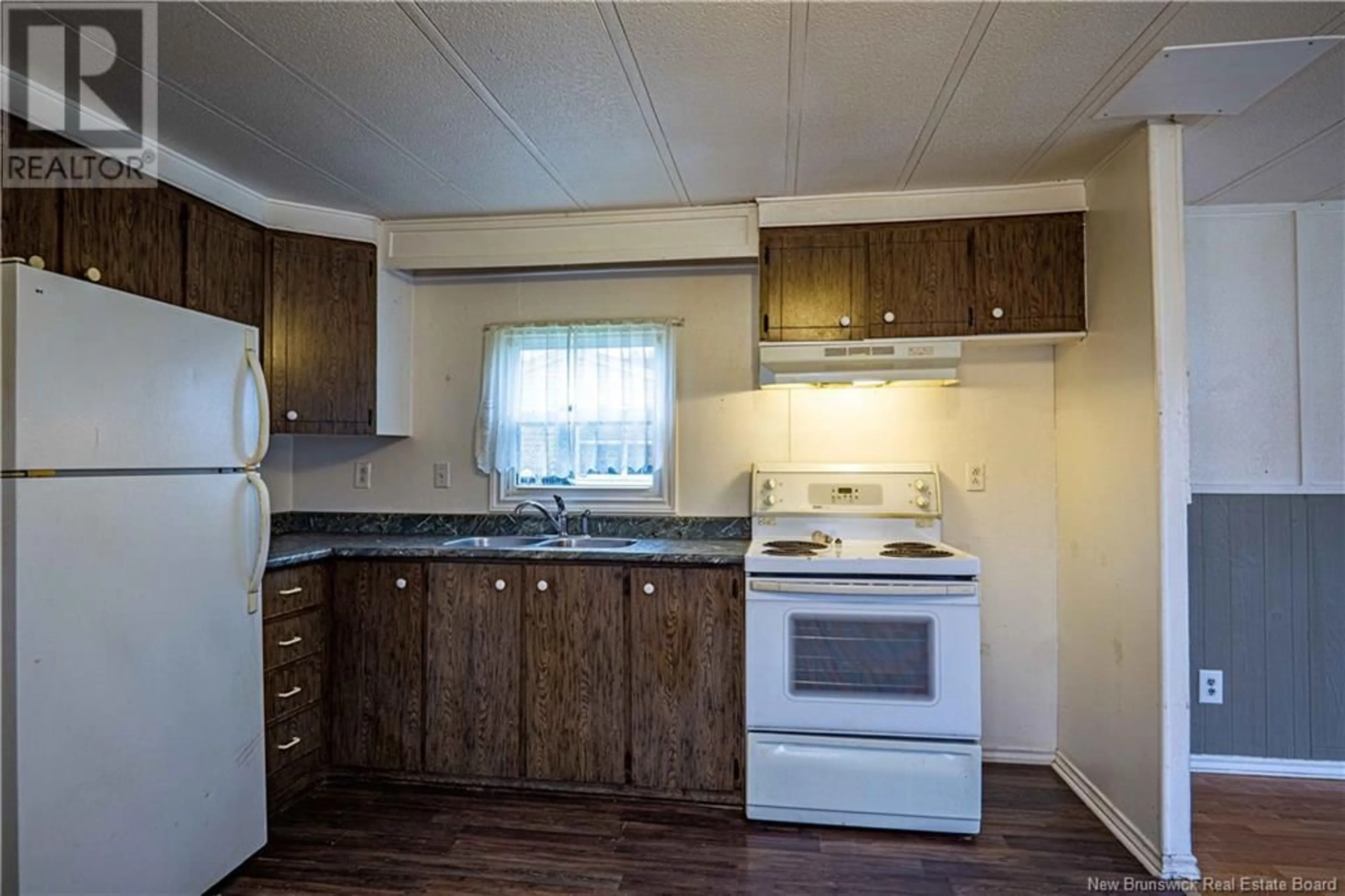 Standard kitchen, wood floors, cottage for 4 Glenrose Street, Lincoln New Brunswick E3B6S7