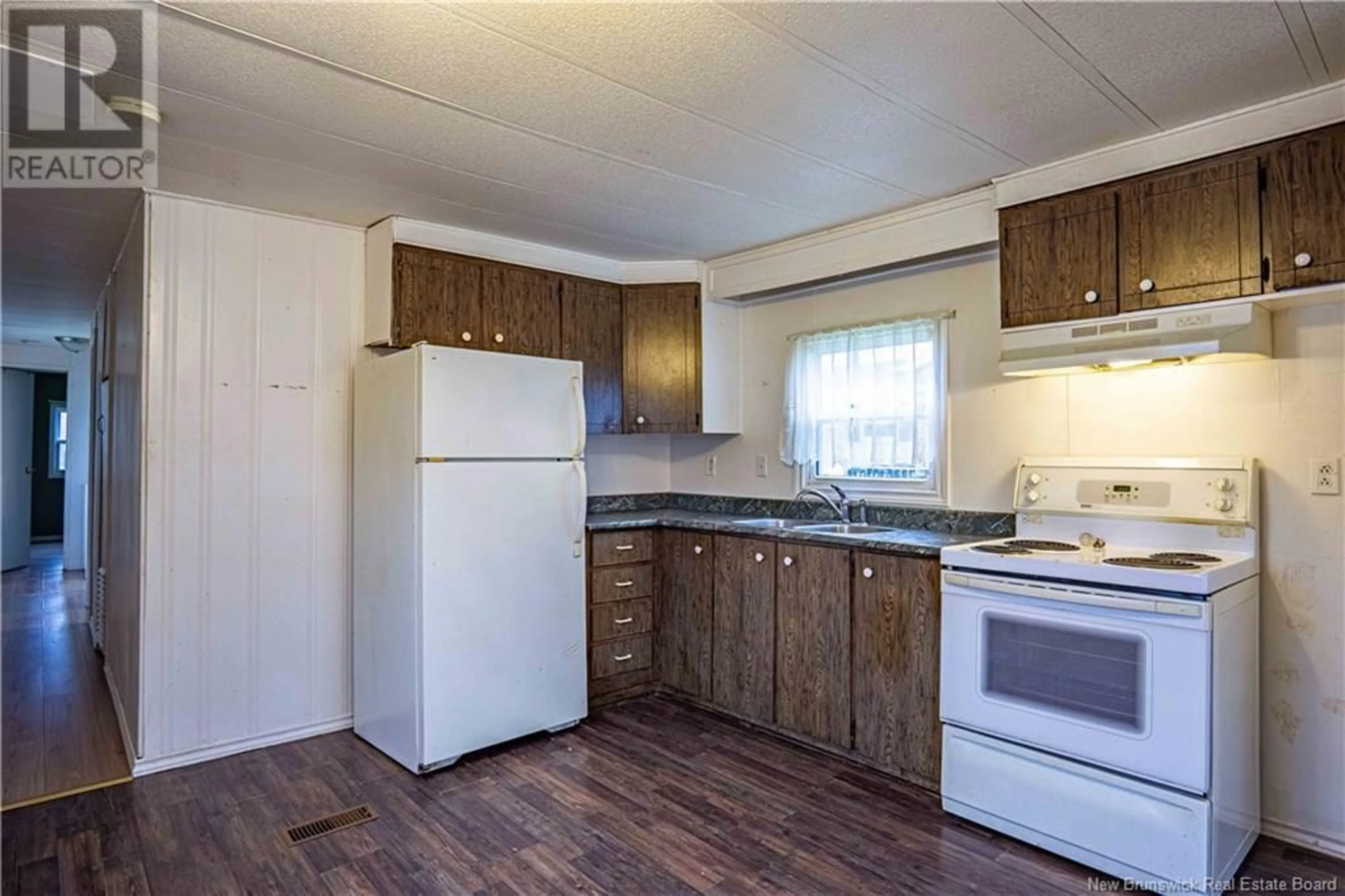 Standard kitchen, wood floors, cottage for 4 Glenrose Street, Lincoln New Brunswick E3B6S7