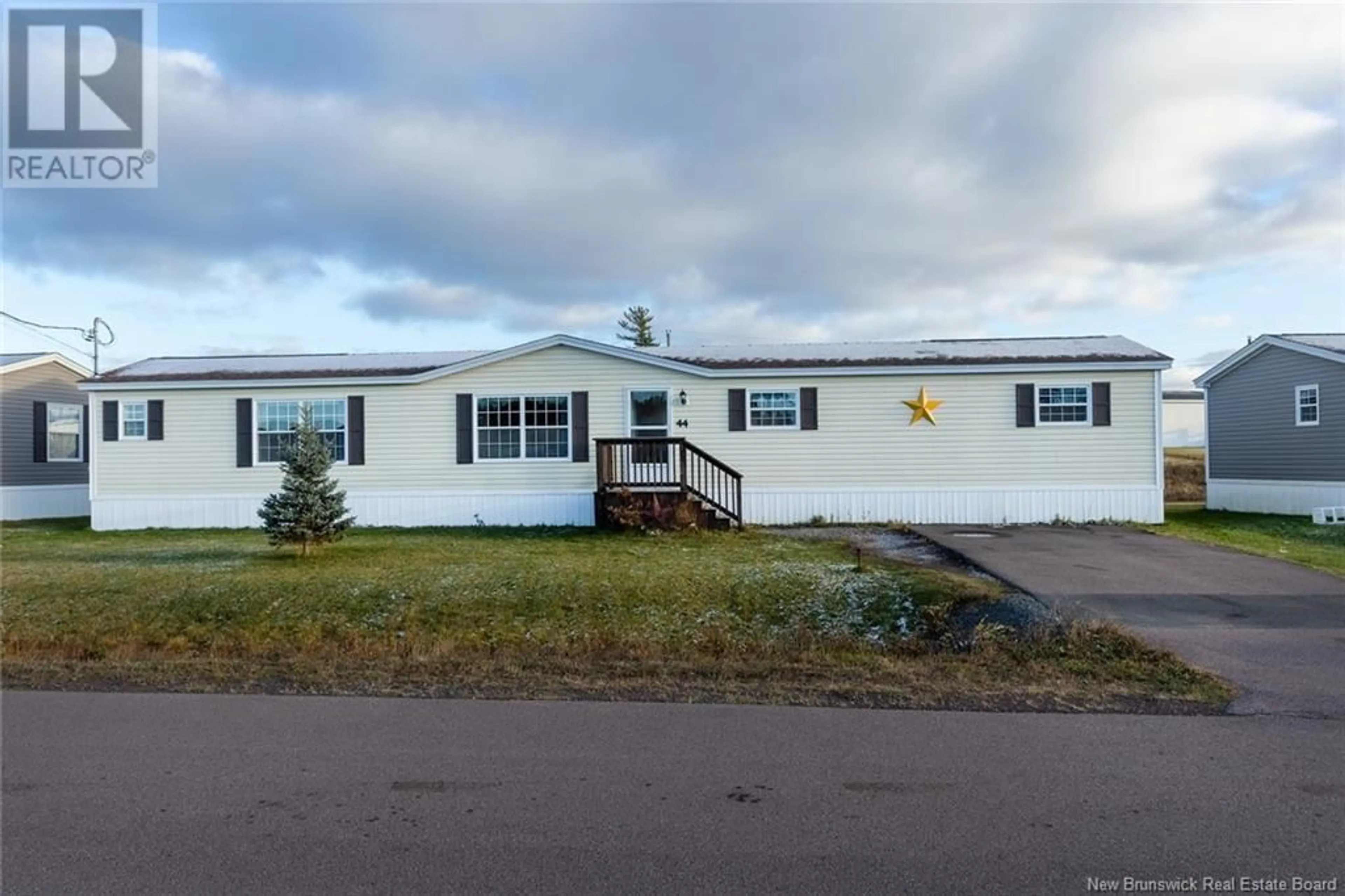 Frontside or backside of a home, the front or back of building for 44 Hemmingway, Riverview New Brunswick E1B0C5