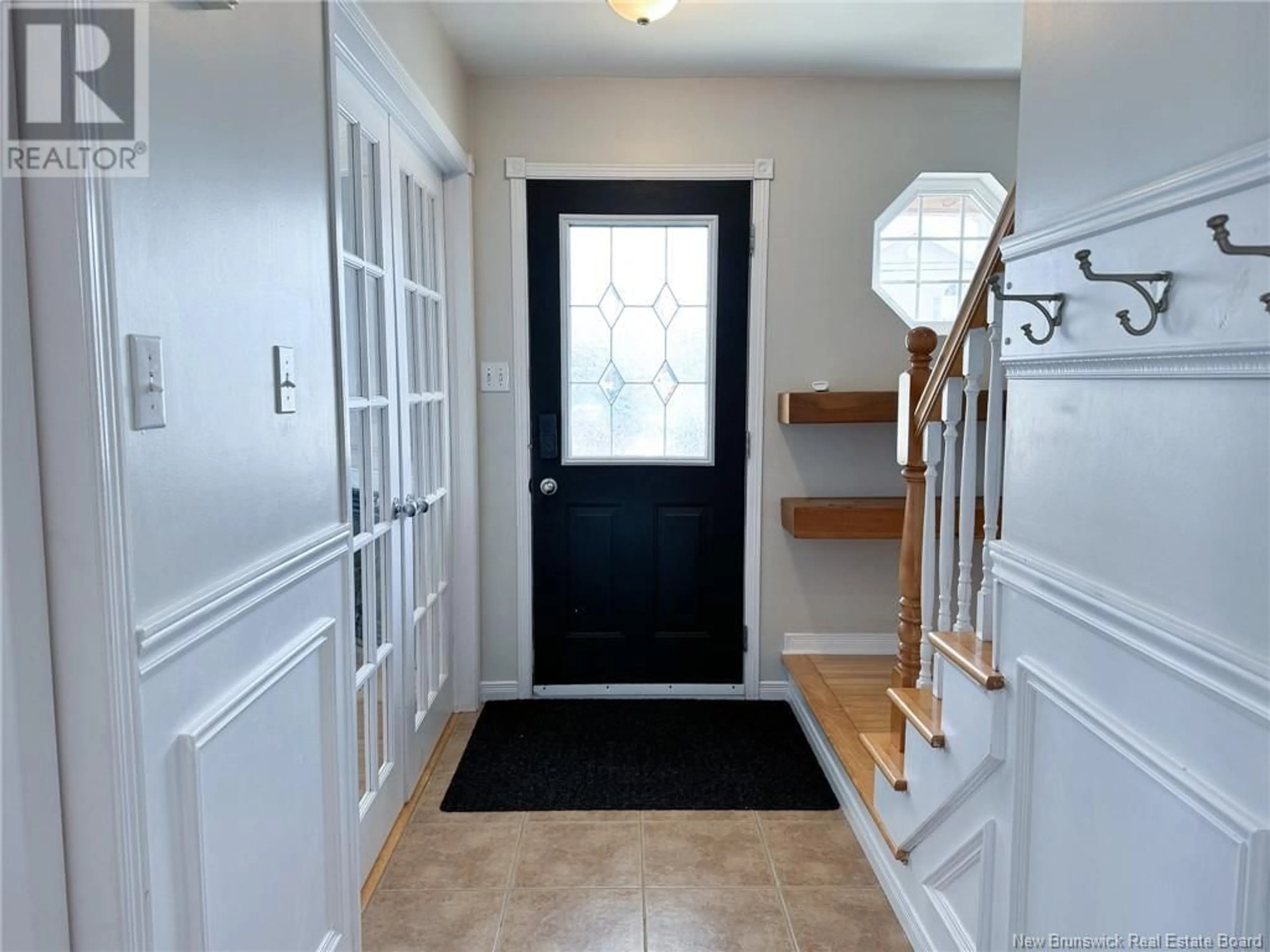 Indoor entryway, wood floors for 65 Stoneham, Moncton New Brunswick E1G4Z5