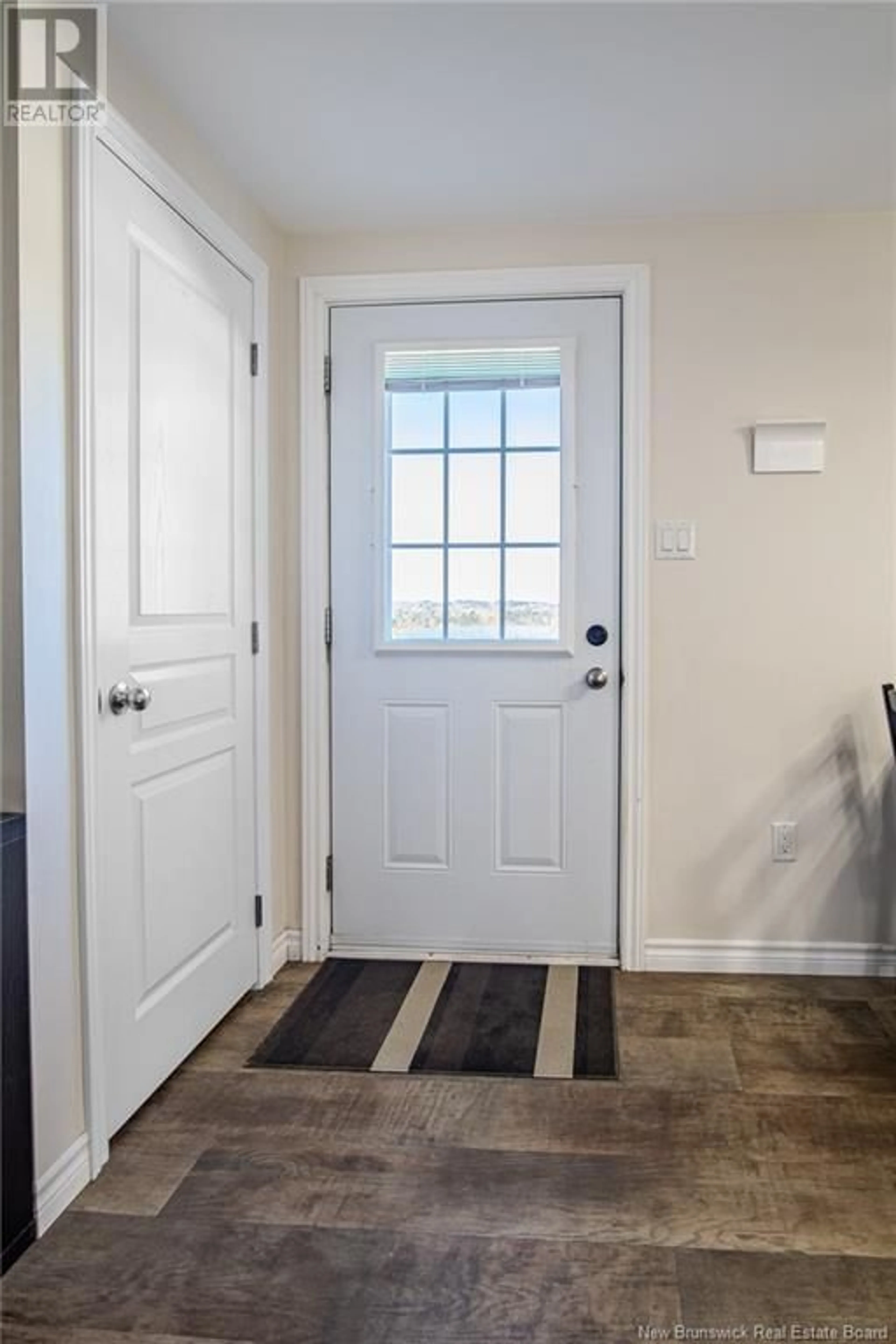 Indoor entryway, wood floors for 13 Sixth Street, Quispamsis New Brunswick E2G1W4