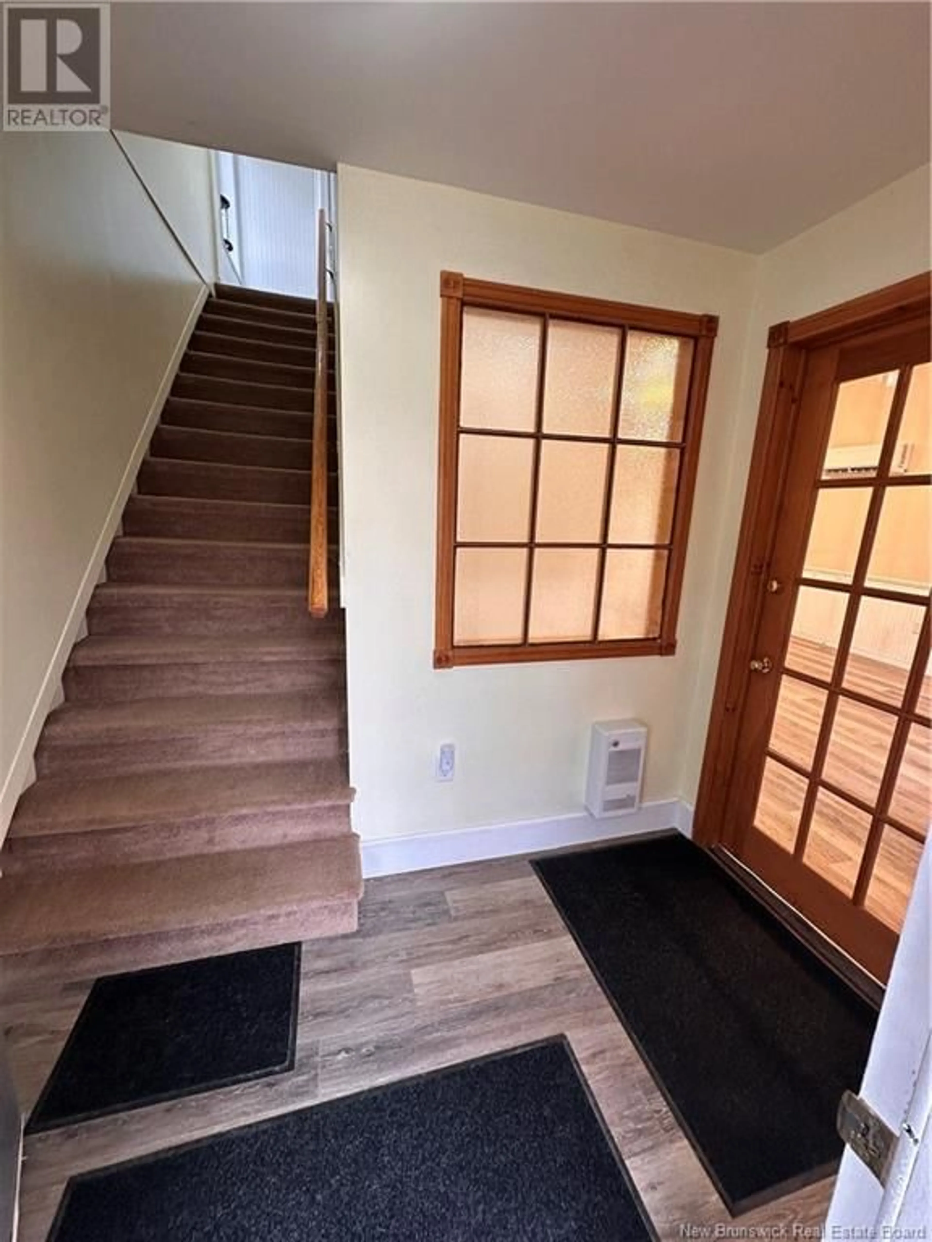 Indoor entryway, wood floors for 114 Pleasant, Miramichi New Brunswick E1V1X7