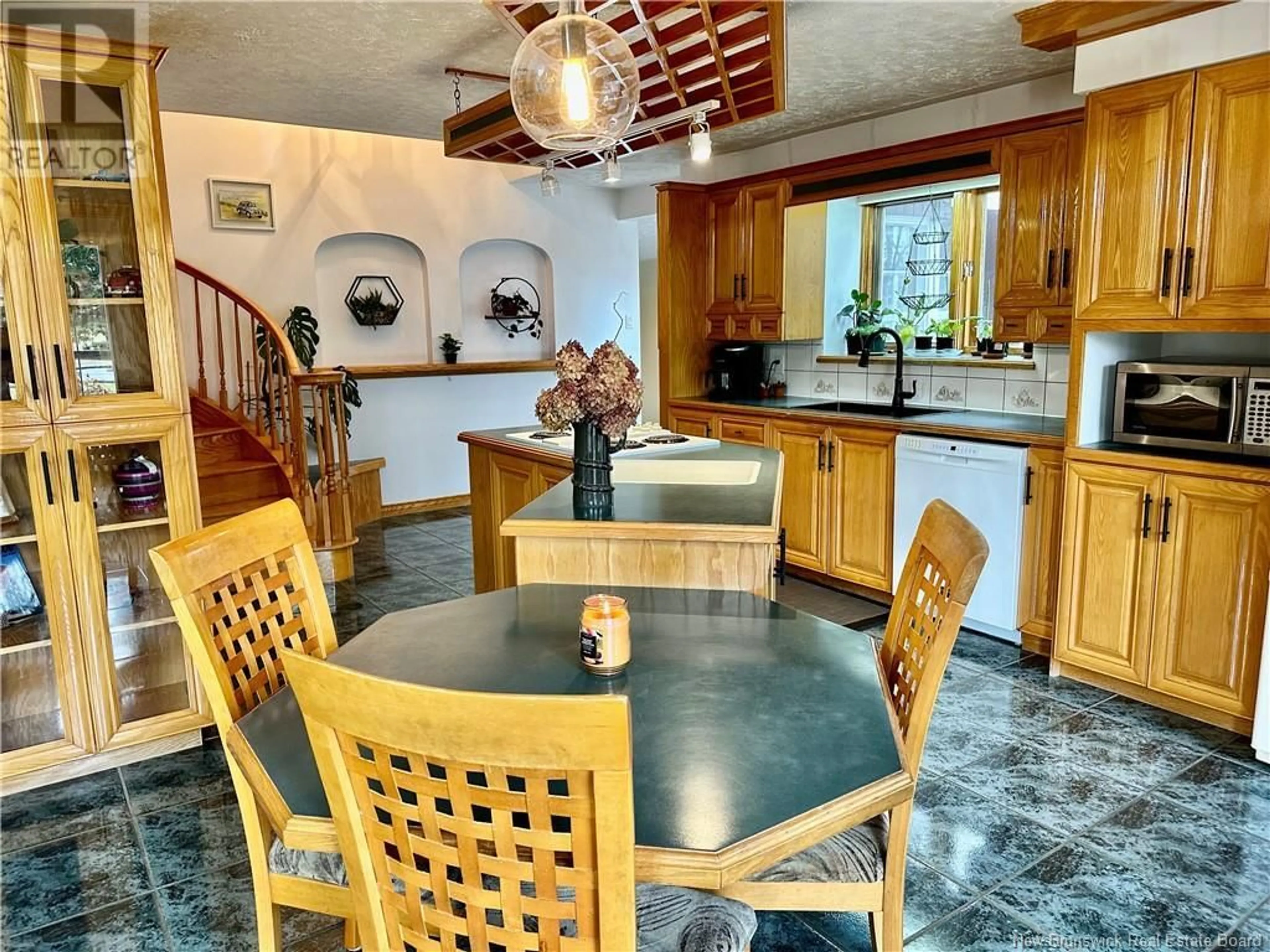 Dining room, ceramic floors, cottage for 267 Principal, Pointe-Verte New Brunswick E8J2V7