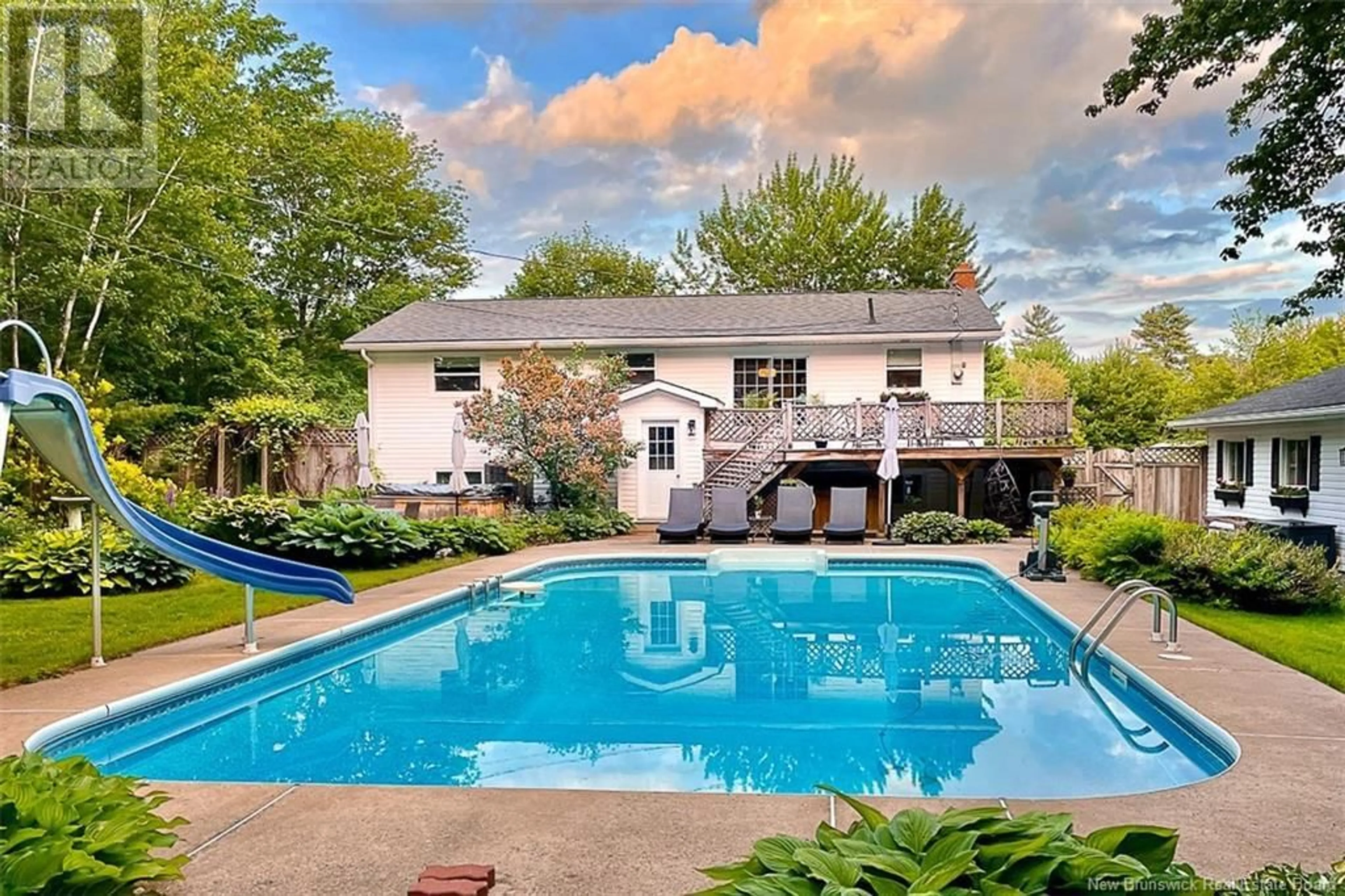 Indoor or outdoor pool for 48 Bromley Avenue, Hanwell New Brunswick E3C1M8