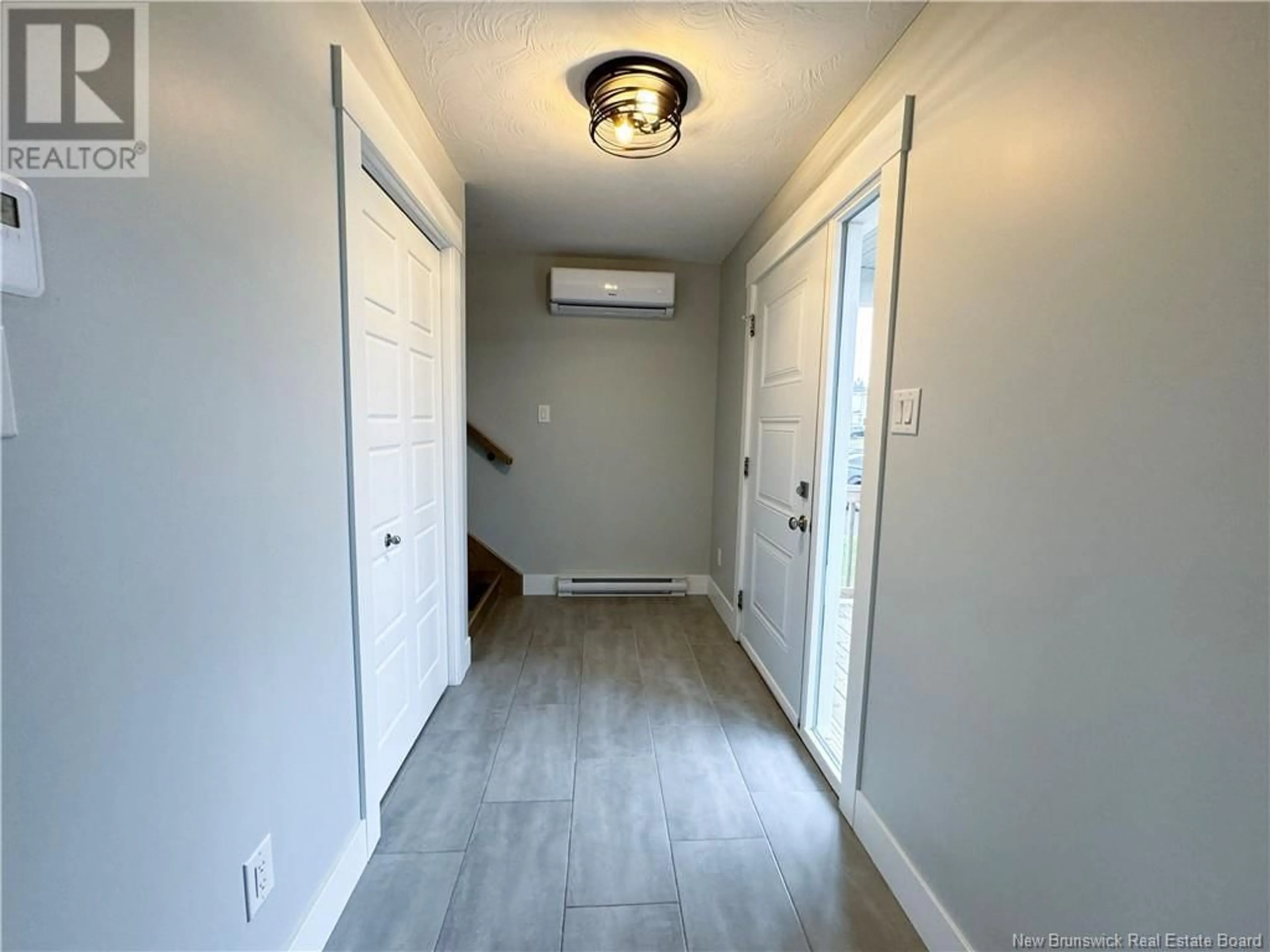 Indoor entryway, wood floors for 182 Melanie Street, Dieppe New Brunswick E1A8N5