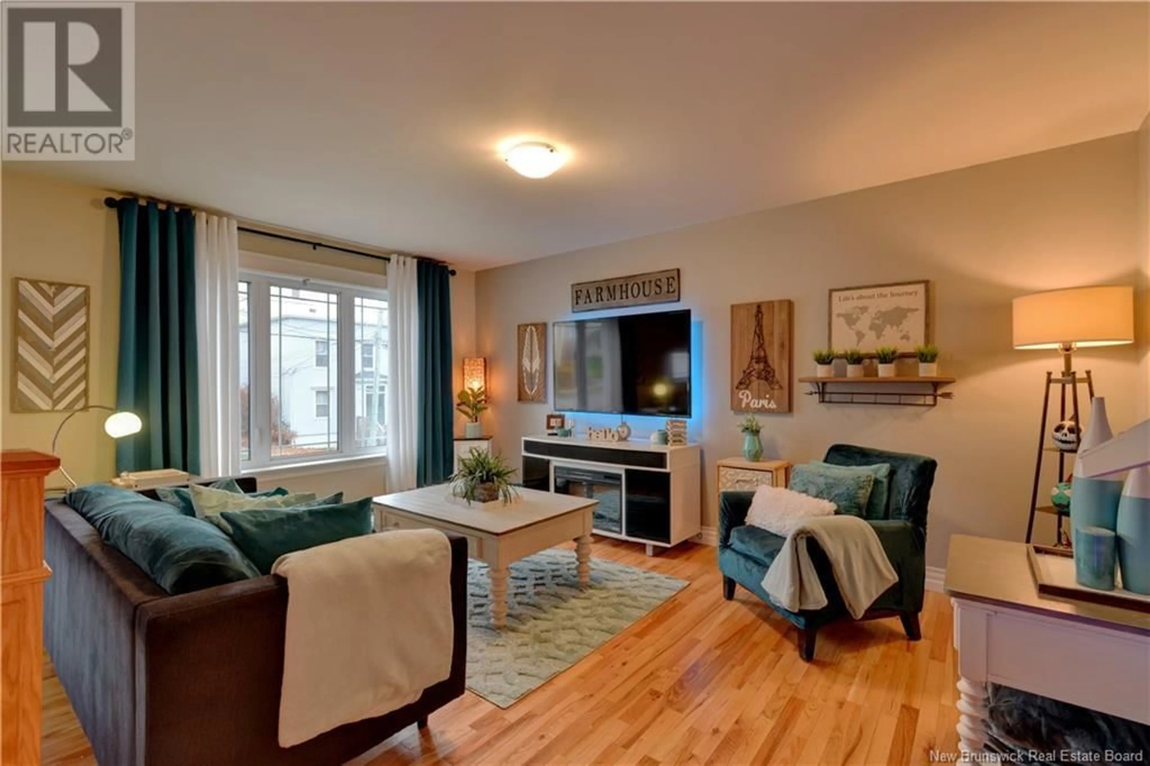 Living room, wood floors for 182 Tower Street, Saint John New Brunswick E2M1Z2