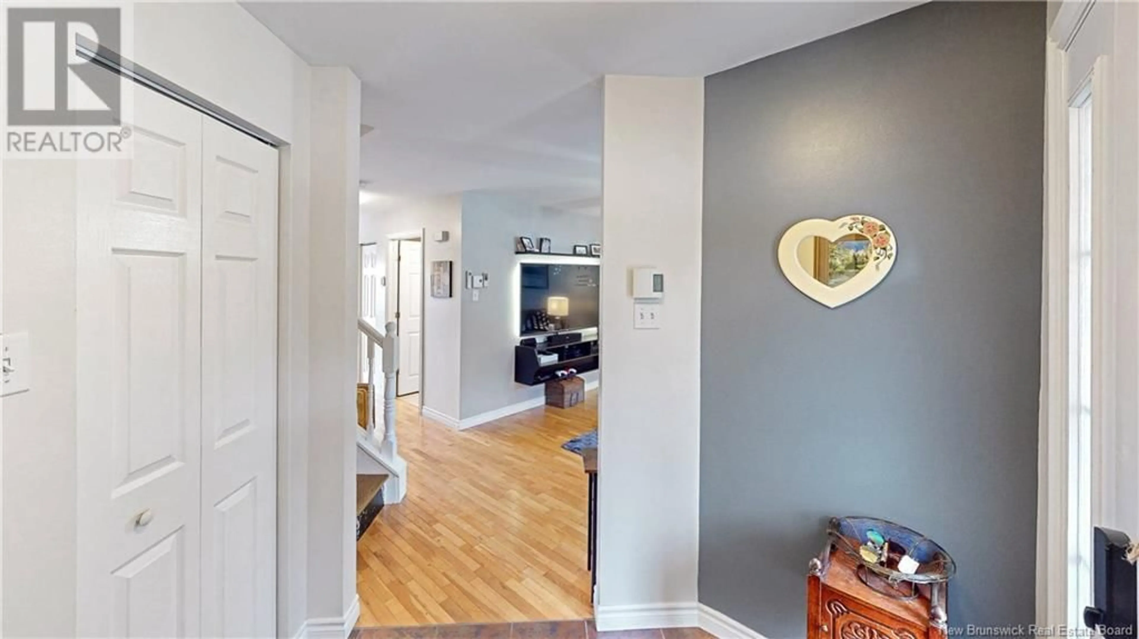 Indoor entryway, wood floors for 82 St. Catherine Street, Saint John New Brunswick E2J2J3