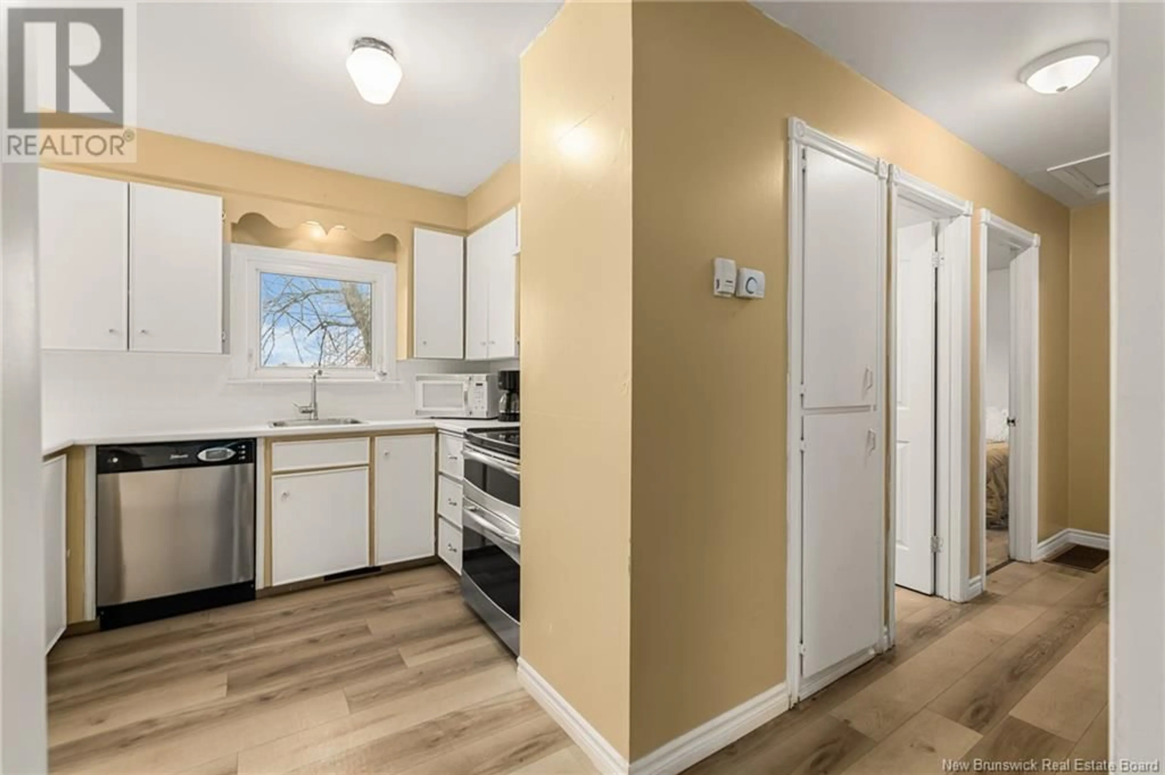 Standard kitchen, wood floors, cottage for 18 Lawson Avenue, Riverview New Brunswick E1B3R2