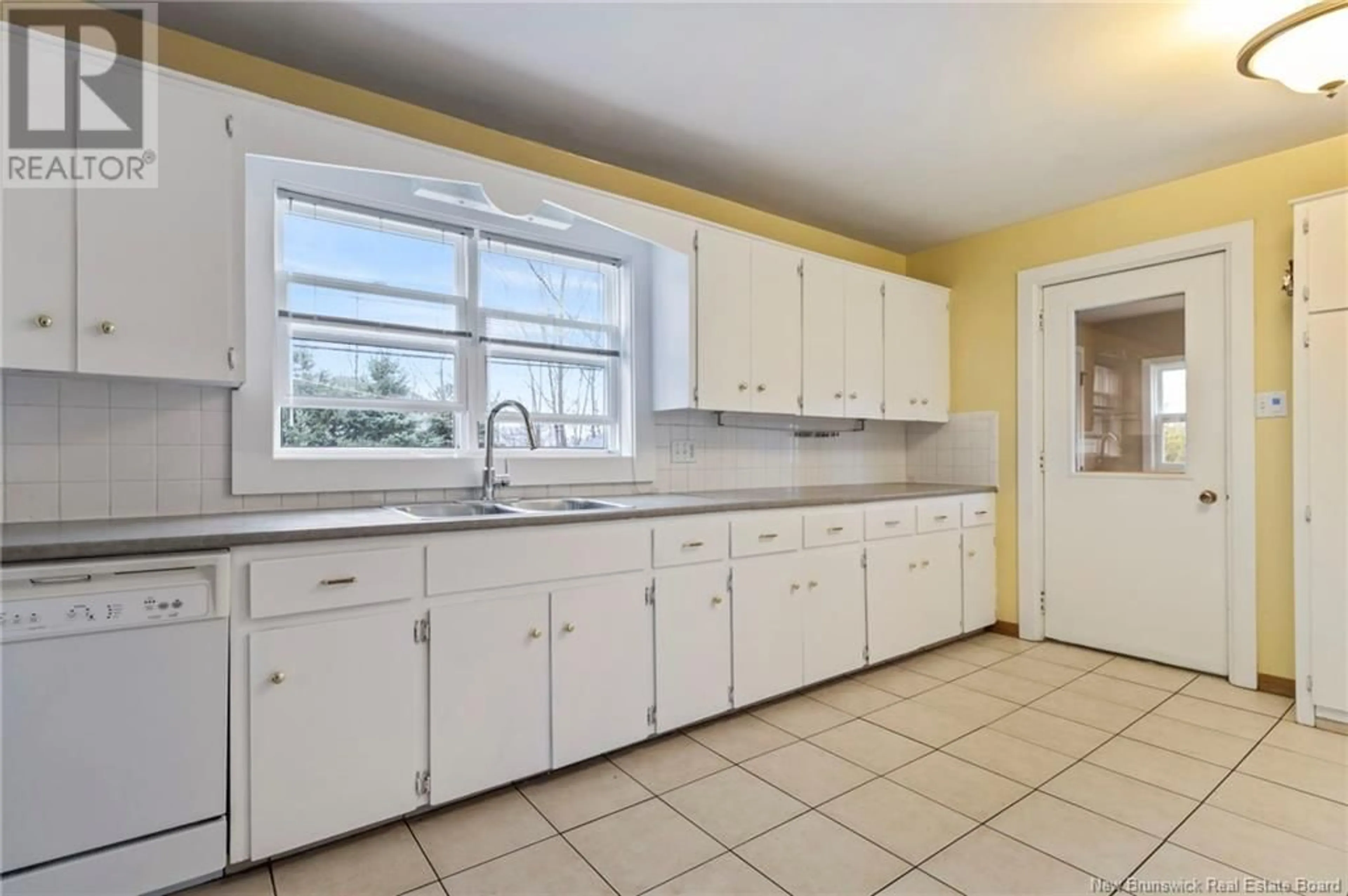 Standard kitchen, wood floors, cottage for 369 McAllister Road, Riverview New Brunswick E1B1T9