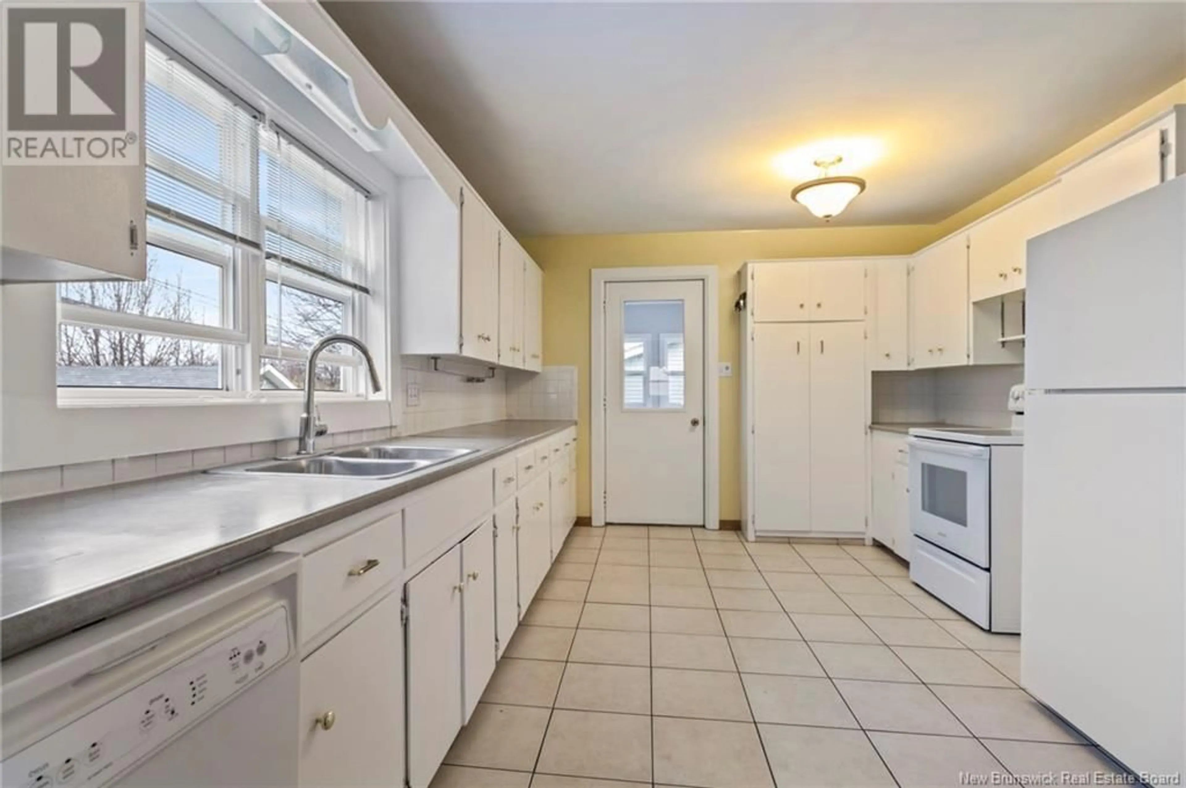 Standard kitchen, wood floors, cottage for 369 McAllister Road, Riverview New Brunswick E1B1T9