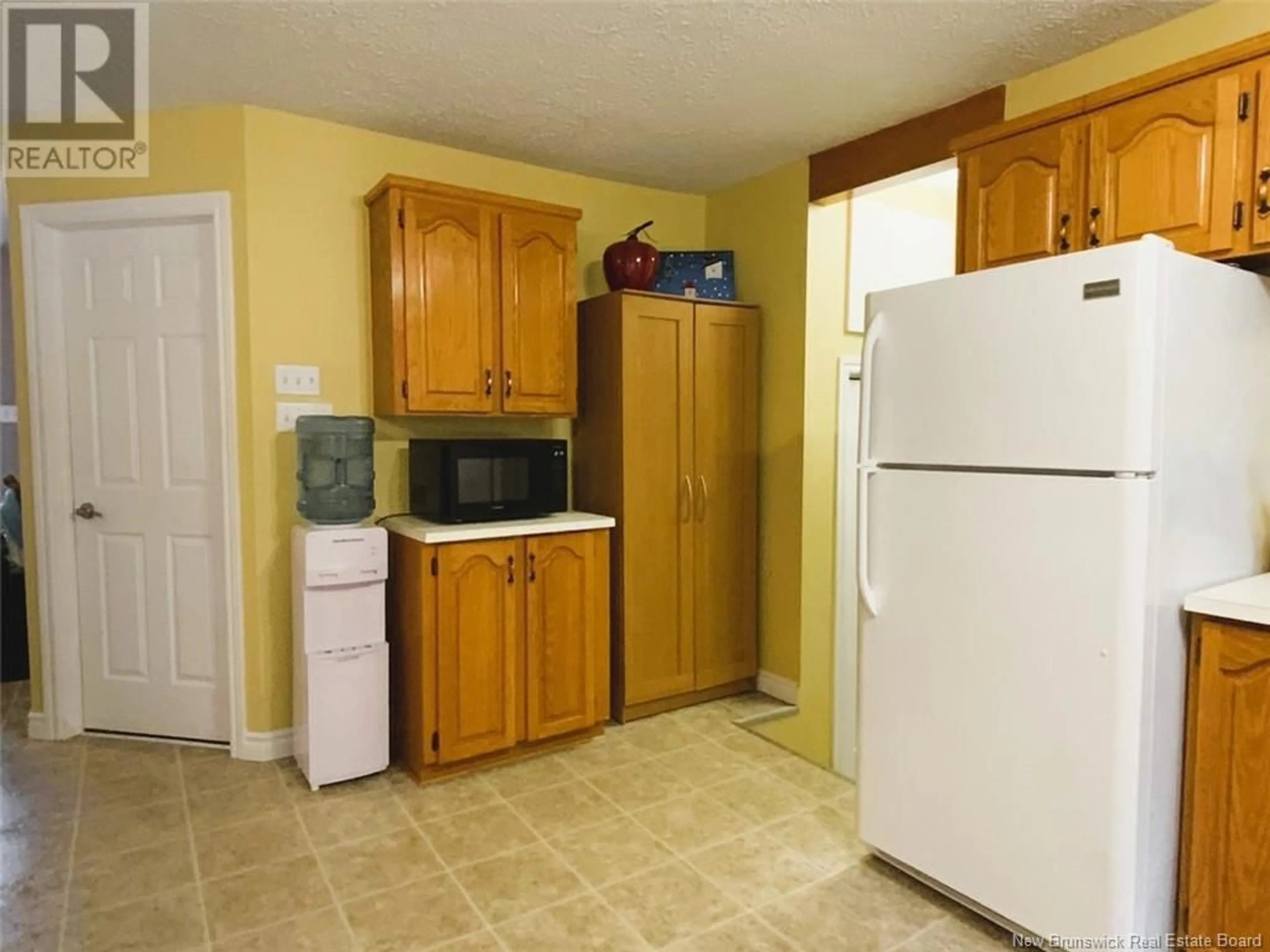 Standard kitchen, wood floors, cottage for 19 Des Pins Street, Saint-Basile New Brunswick E7C2G1