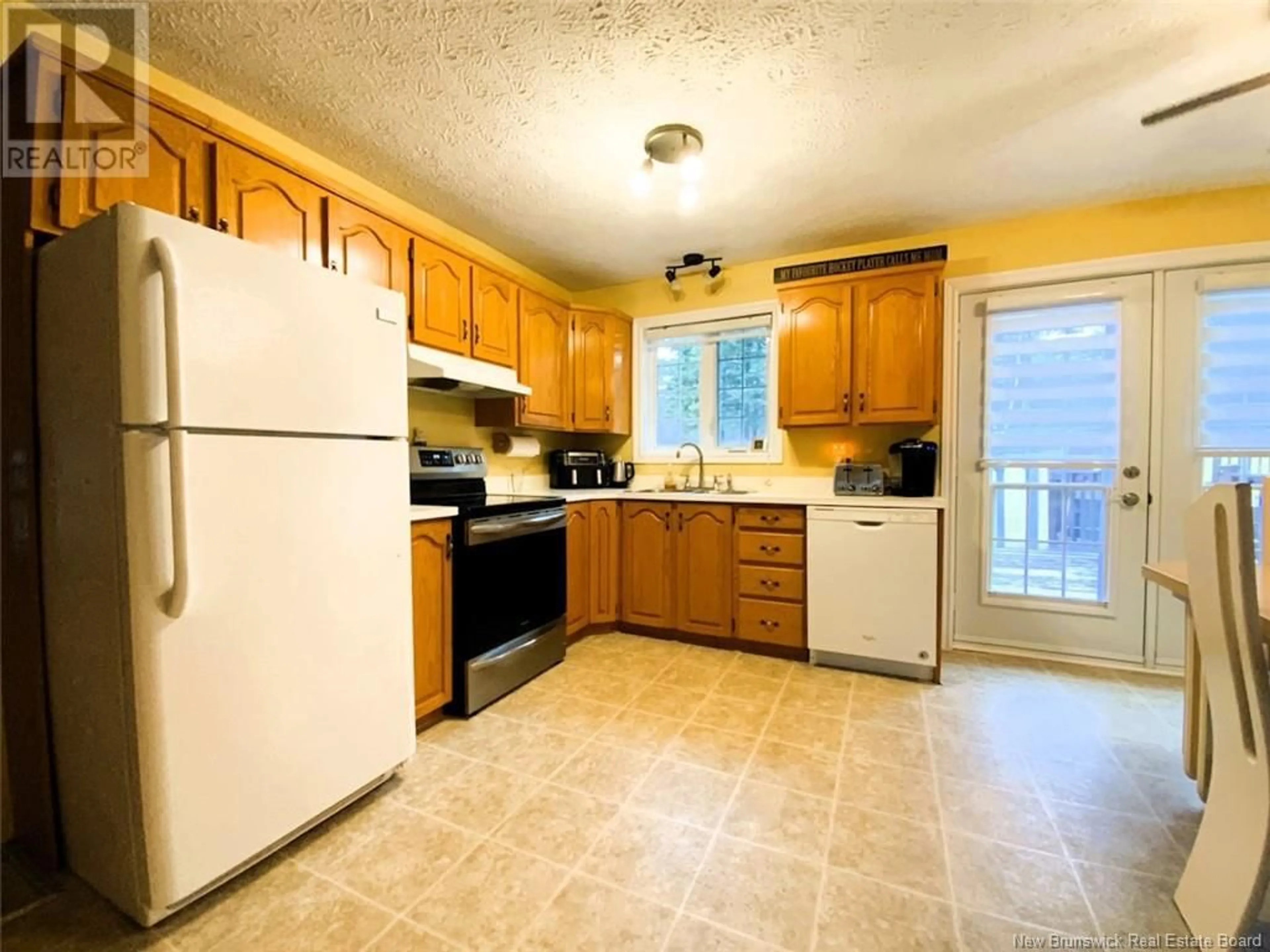 Standard kitchen, wood floors, cottage for 19 Des Pins Street, Saint-Basile New Brunswick E7C2G1