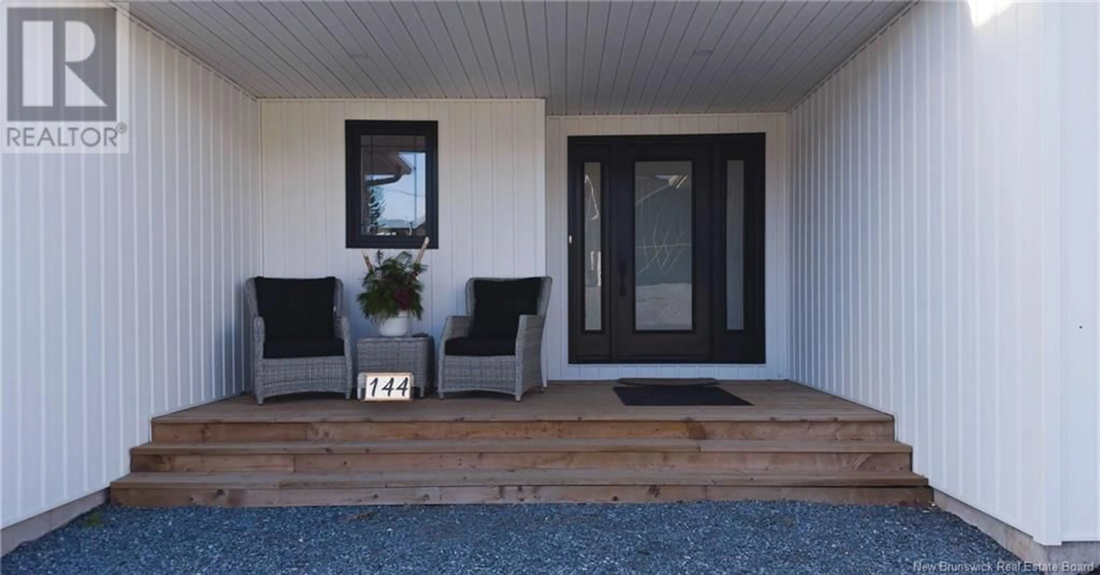 Indoor entryway, wood floors for 144 Montana Drive, Quispamsis New Brunswick E2G0W2