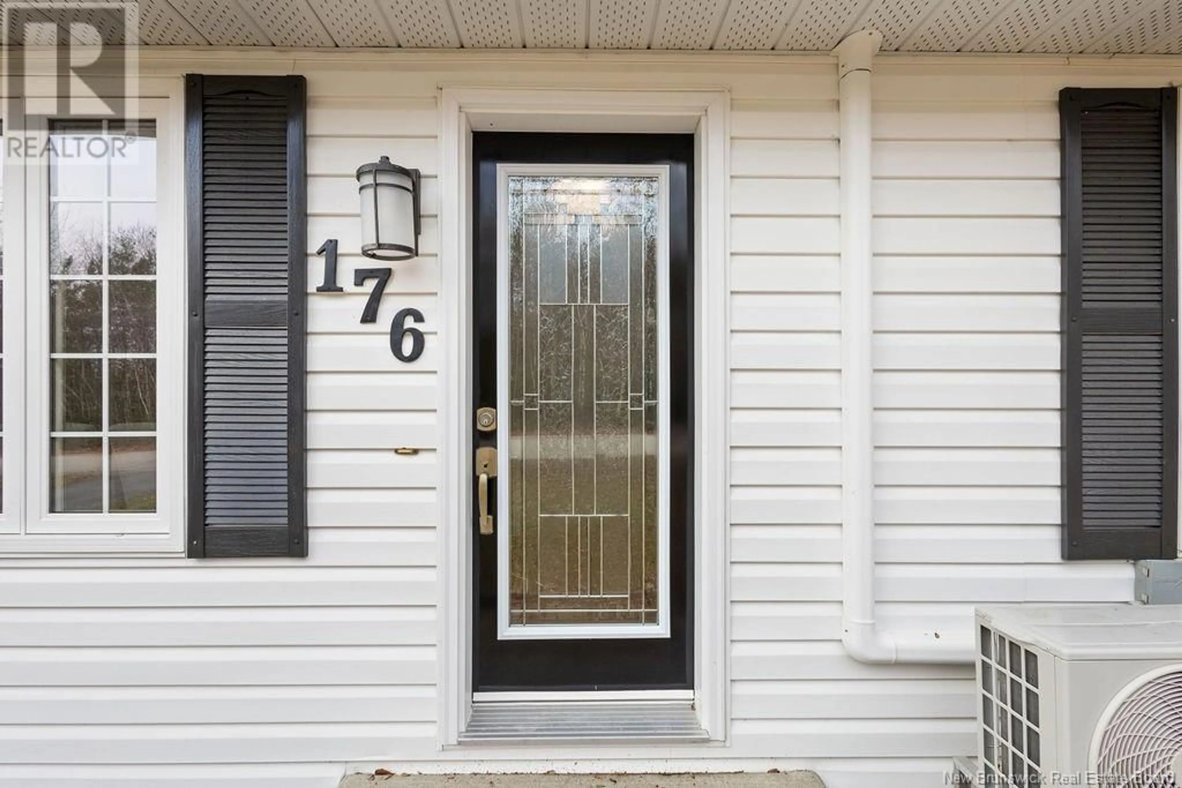 Indoor entryway, wood floors for 176 Harkins Crescent, Miramichi New Brunswick E1V3Z5