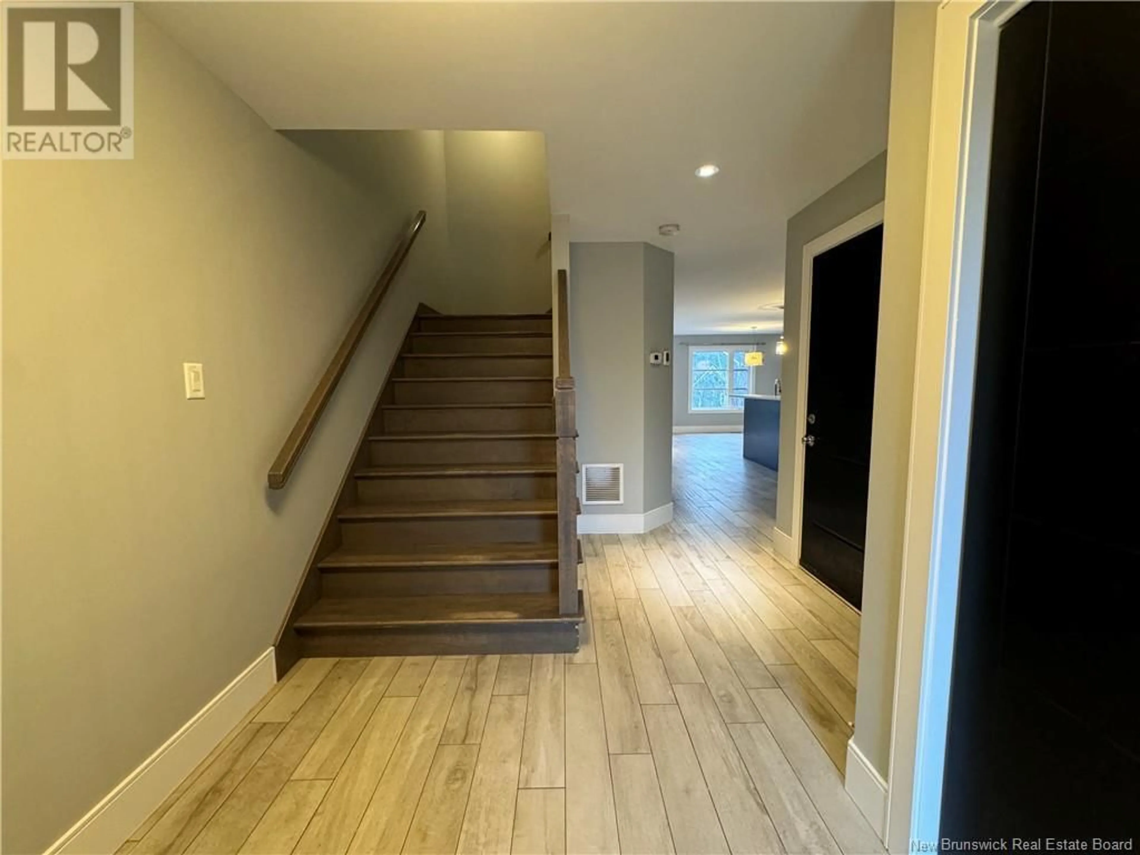 Indoor entryway, wood floors for 70 Francfort Crescent, Moncton New Brunswick E1G5W6