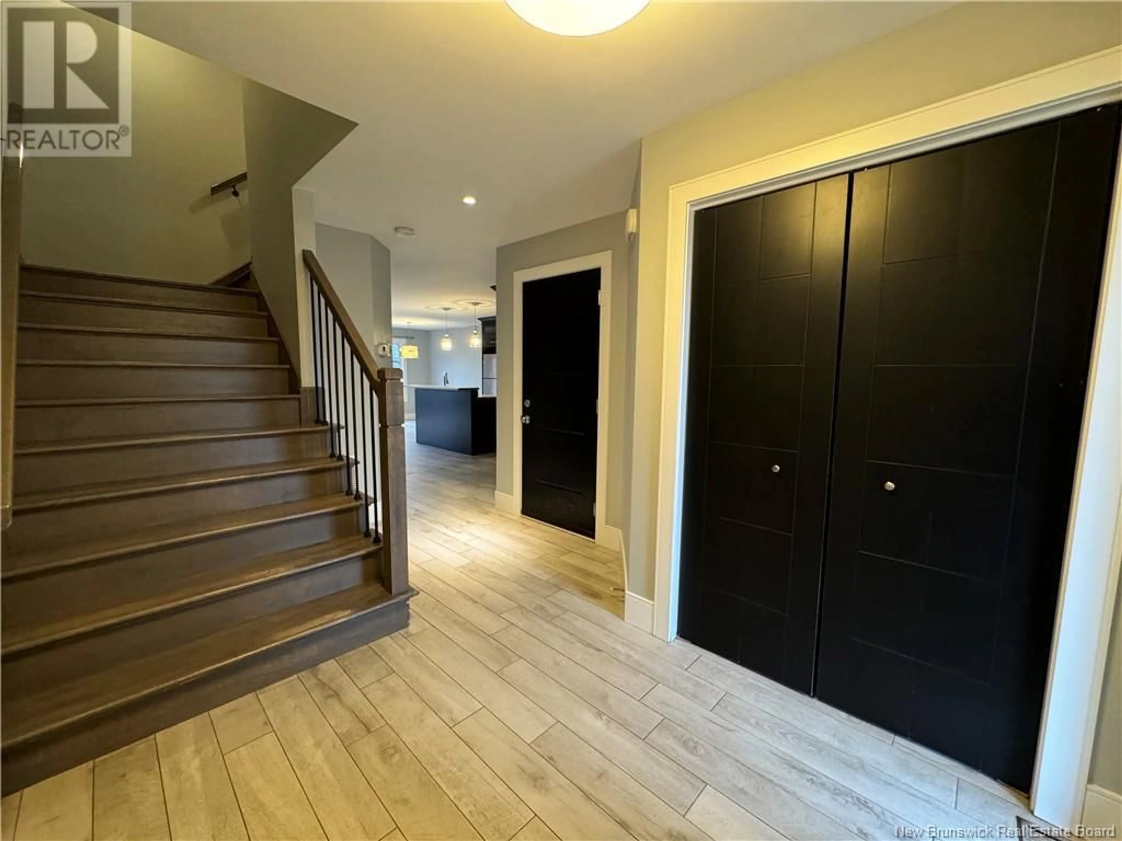 Indoor entryway, wood floors for 70 Francfort Crescent, Moncton New Brunswick E1G5W6