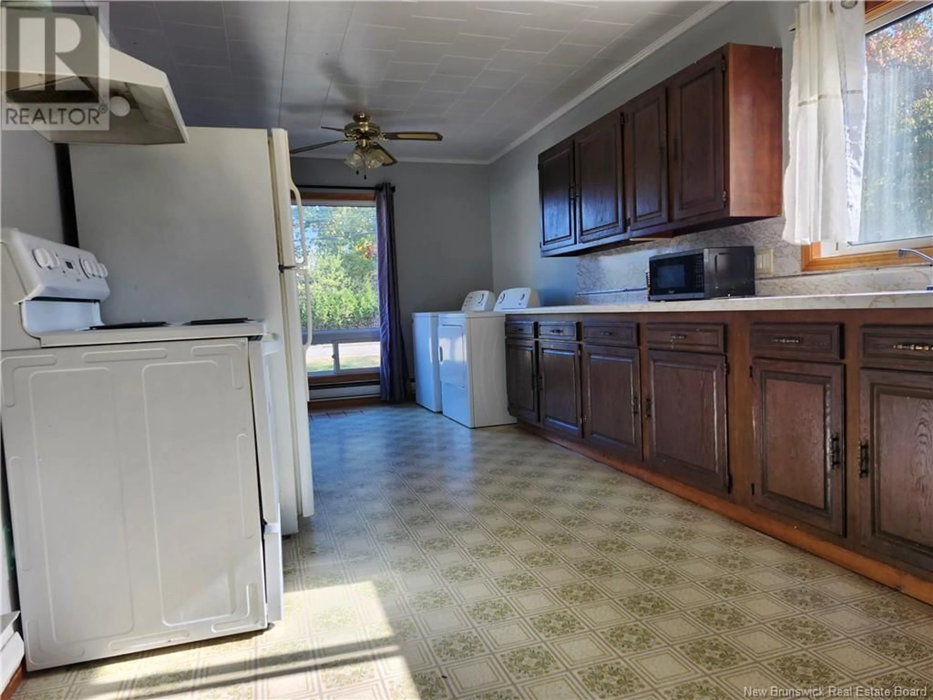 Standard kitchen, unknown floor, cottage for 151 Thomas, Saint Andrews New Brunswick E5B2M7