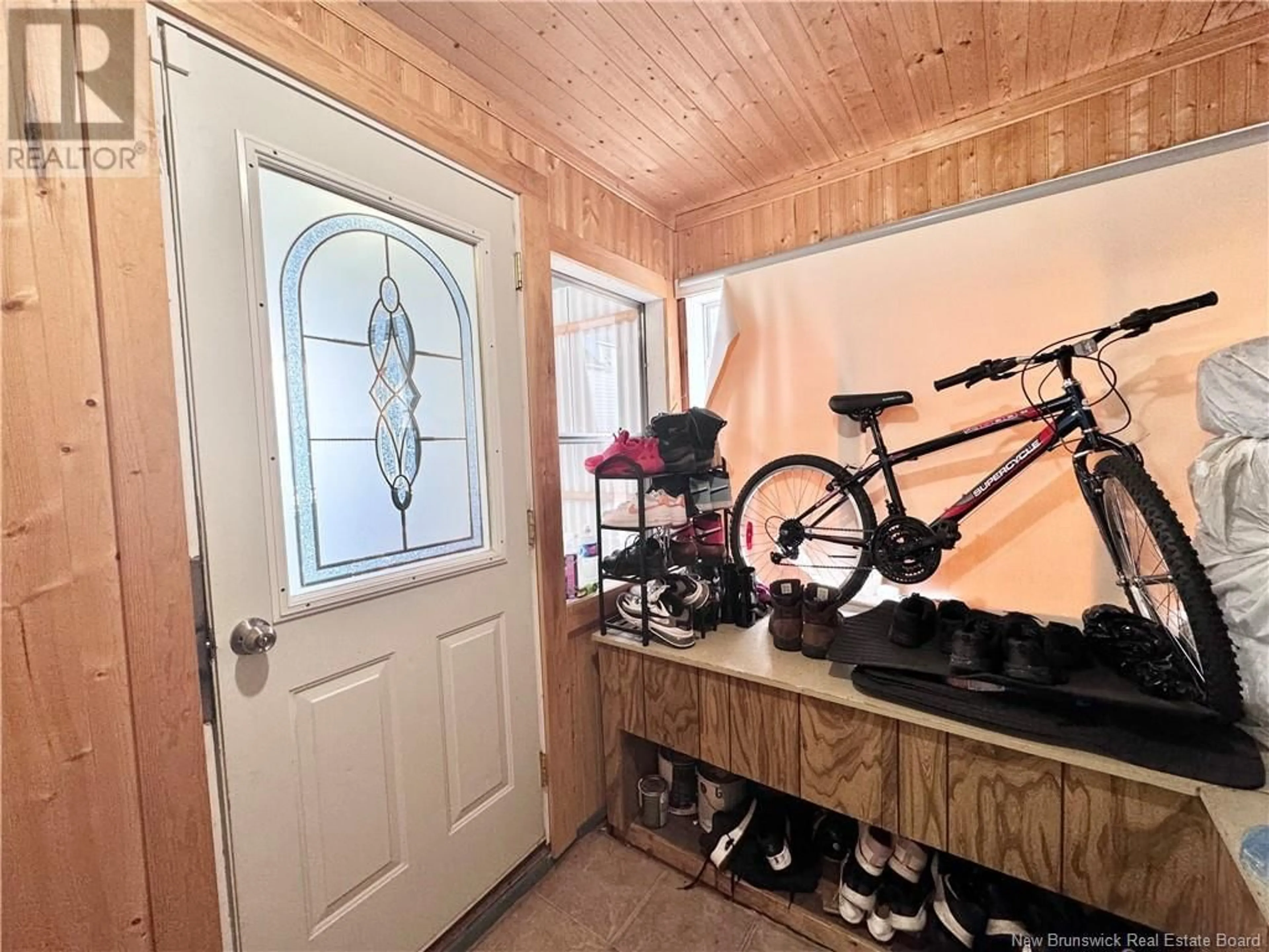 Indoor entryway, wood floors for 282 McKenzie Street, Miramichi New Brunswick E1V1V4