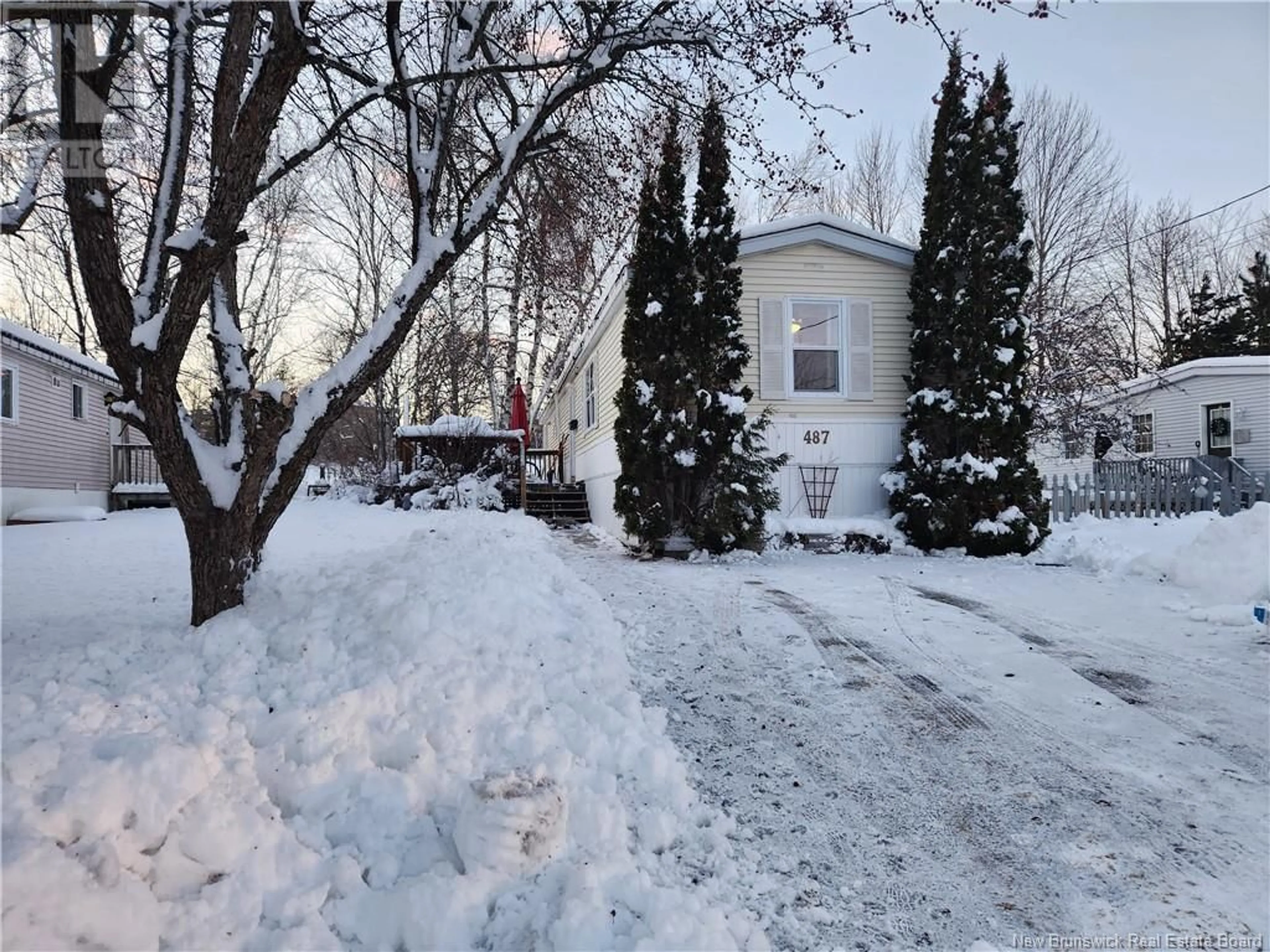 A pic from exterior of the house or condo, the street view for 487 Zachary Loop, Fredericton New Brunswick E3B7M6