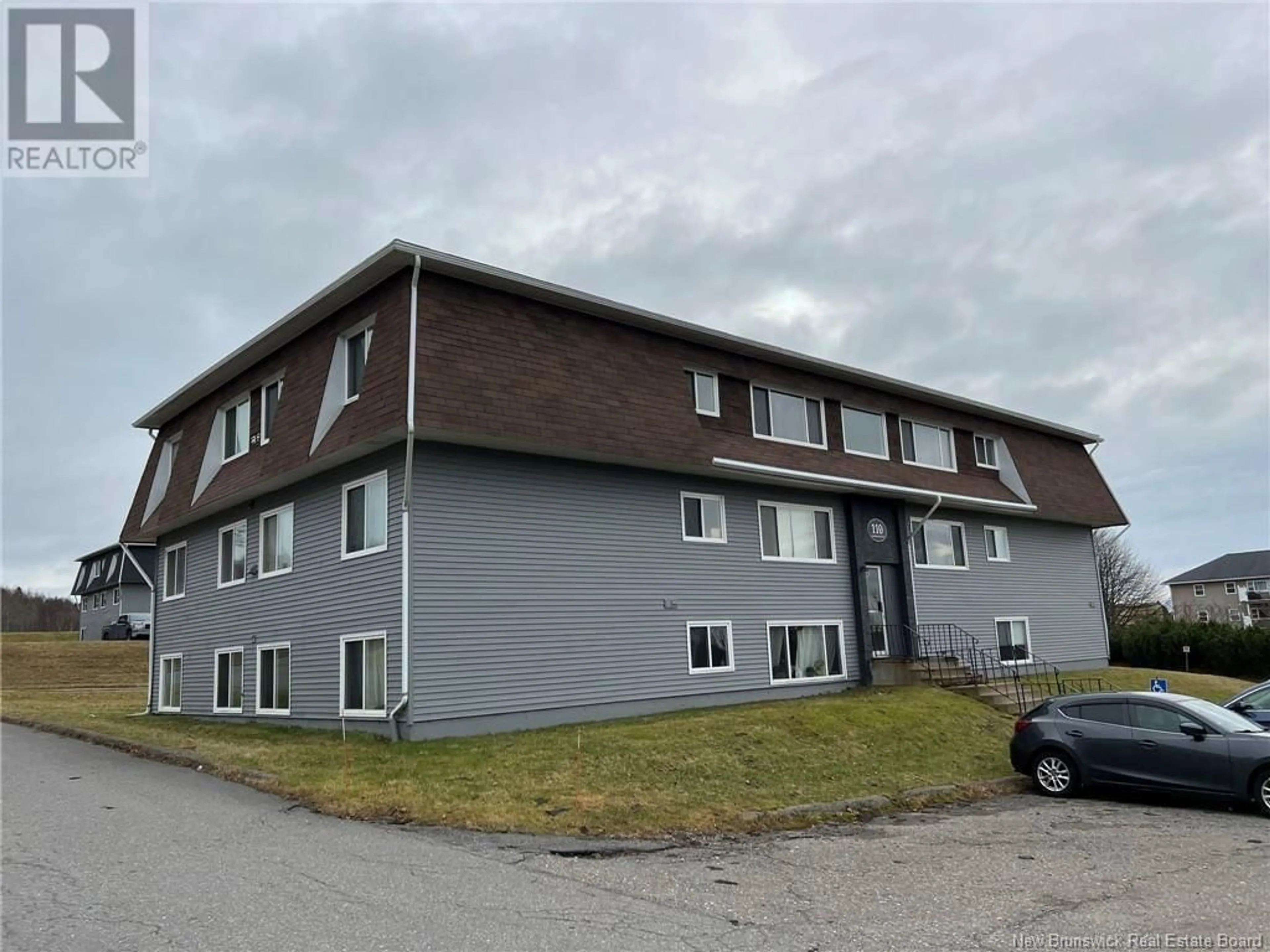 A pic from exterior of the house or condo, the front or back of building for 325 Coldbrook Crescent Unit# 5, Saint John New Brunswick E2J3Z3