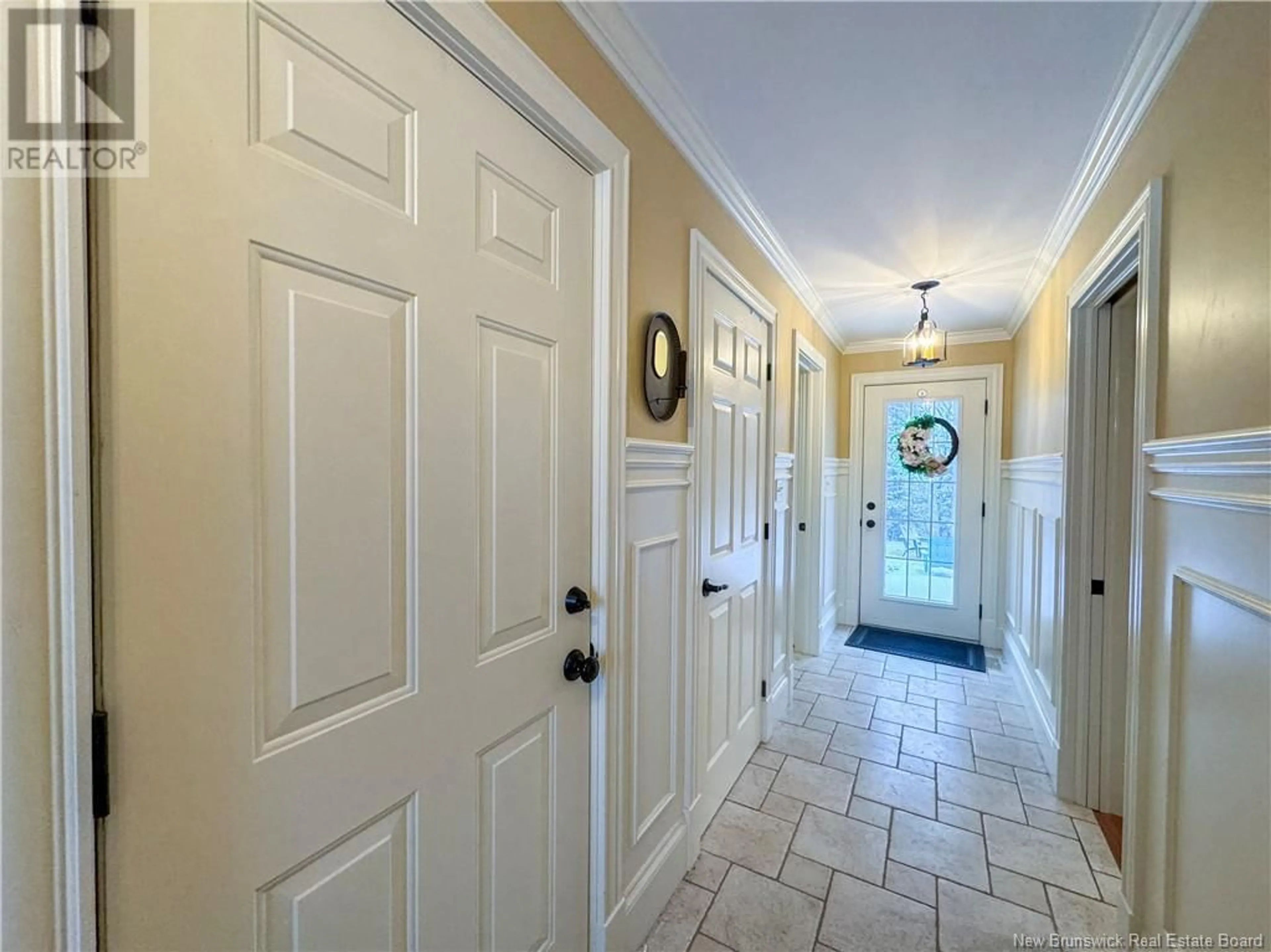 Indoor foyer, wood floors for 948 Muirfield, Moncton New Brunswick E1G3T9