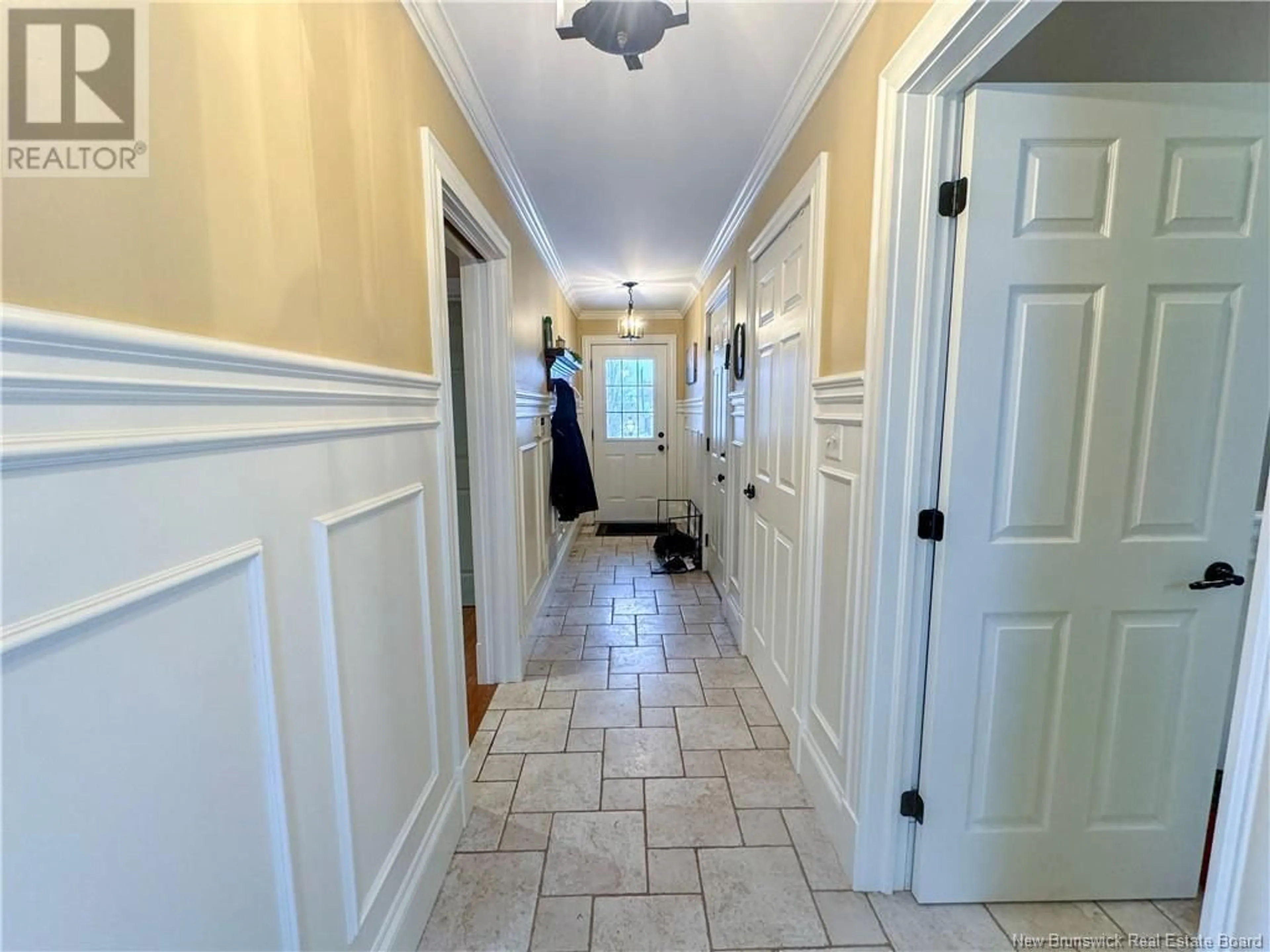 Indoor entryway, wood floors for 948 Muirfield, Moncton New Brunswick E1G3T9