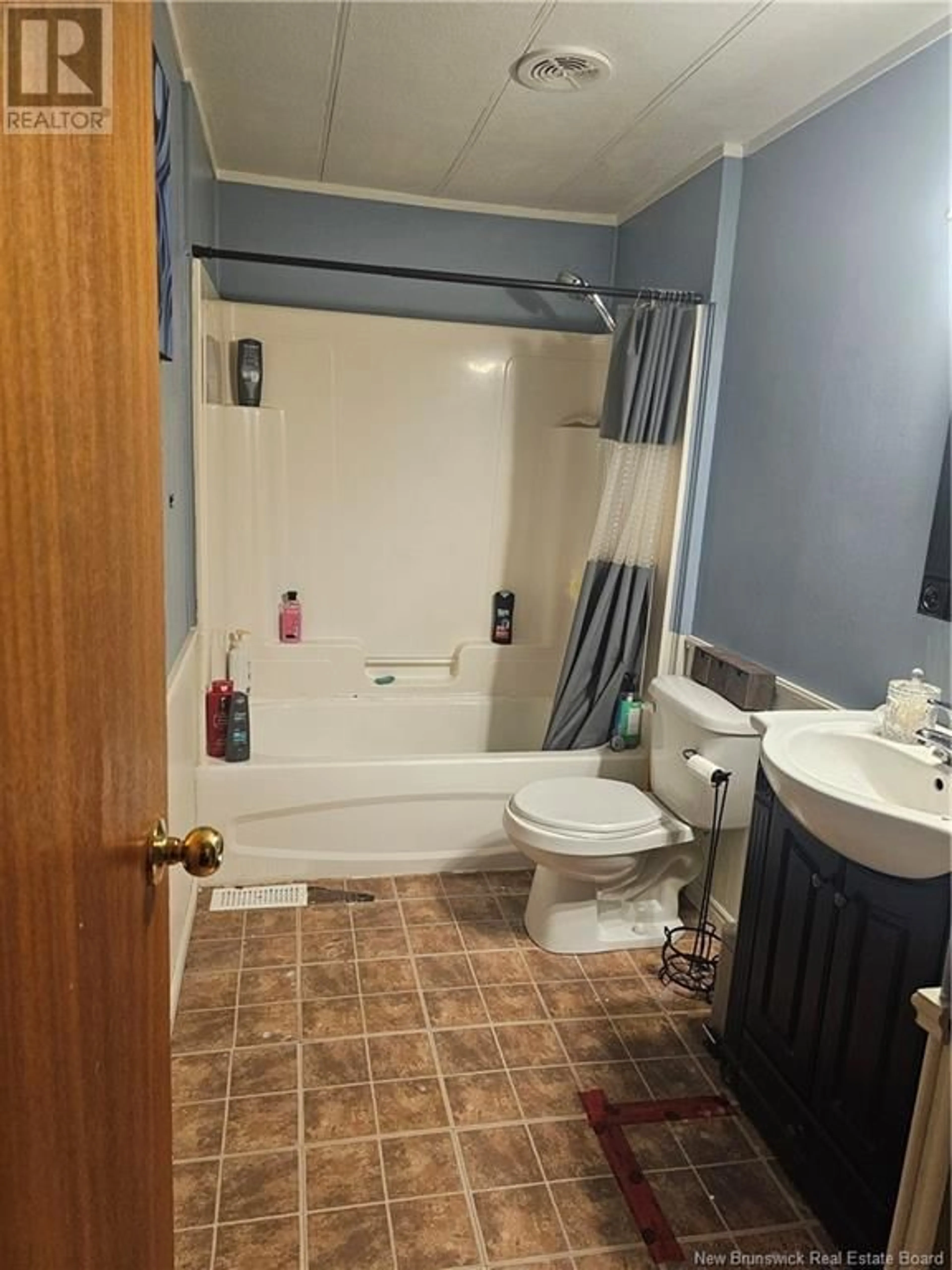 Standard bathroom, unknown floor for 17 Russell Drive, Salisbury New Brunswick E4J2C7