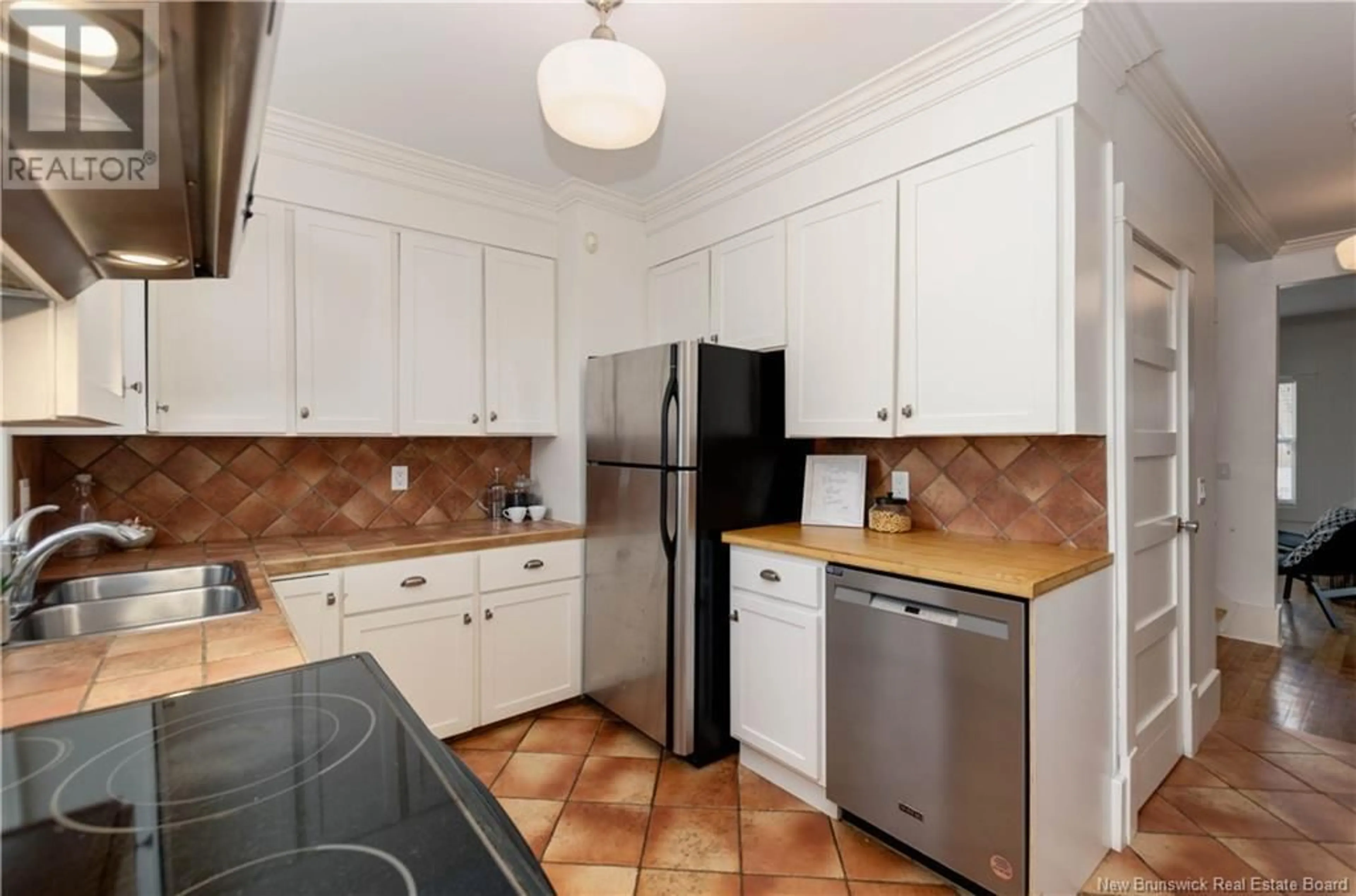 Standard kitchen, wood floors, cottage for 27 Bromley Avenue, Moncton New Brunswick E1C5T8