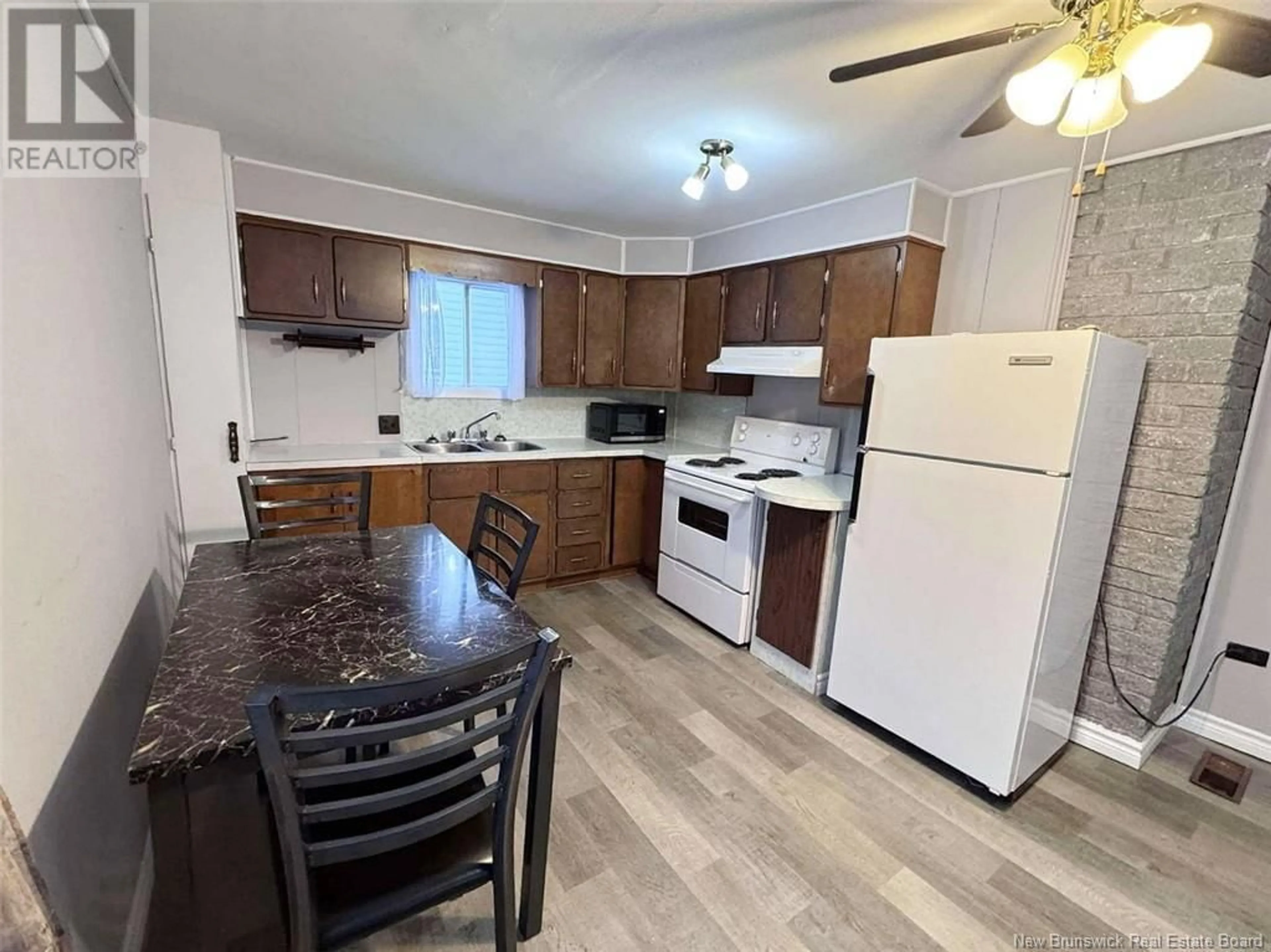 Standard kitchen, unknown for 96 St-Georges Avenue, Edmundston New Brunswick E3V2W2