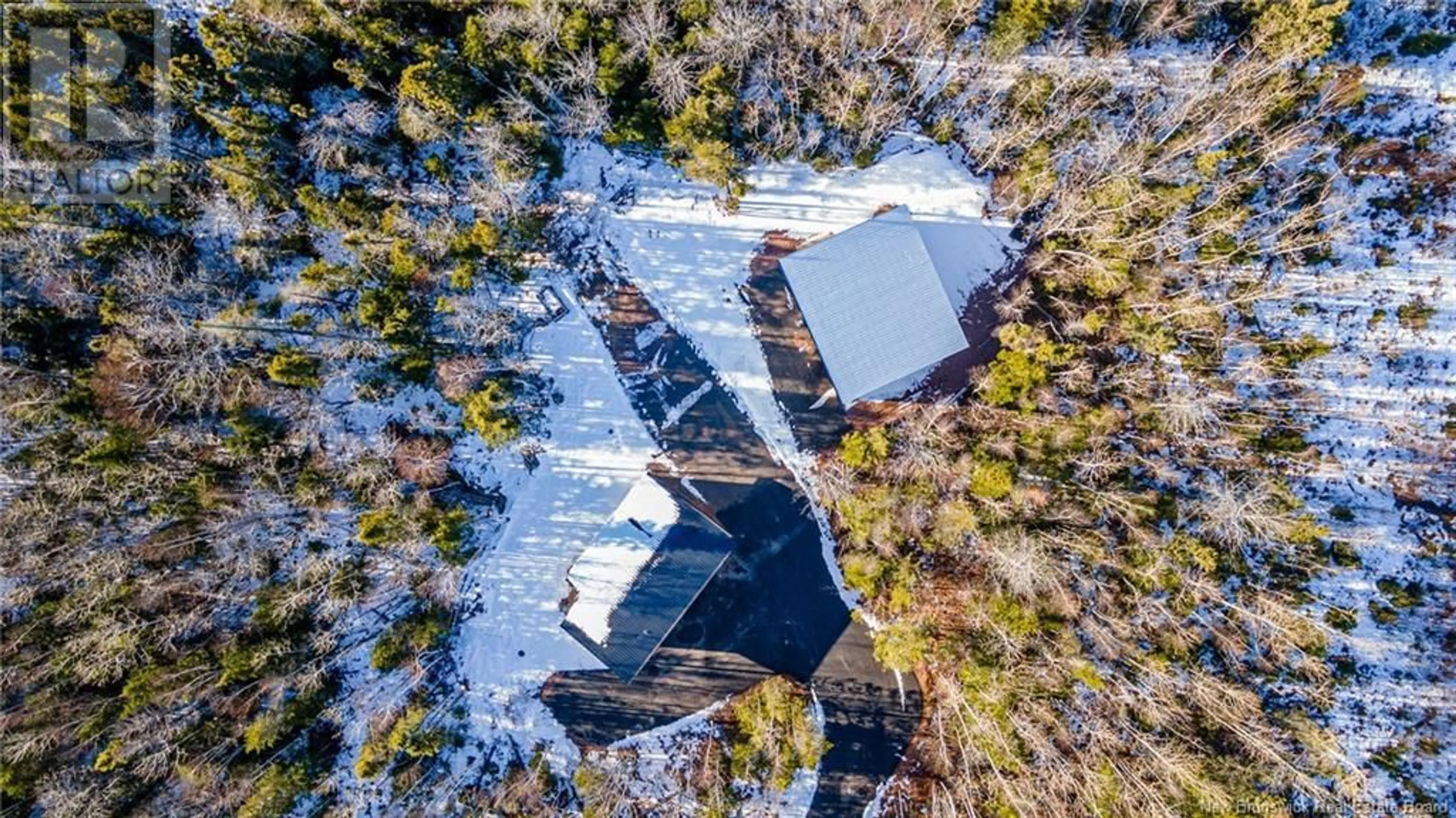 A pic from outside/outdoor area/front of a property/back of a property/a pic from drone, unknown for 624 RUE DU PORTAGE, Caraquet New Brunswick E1W1A8