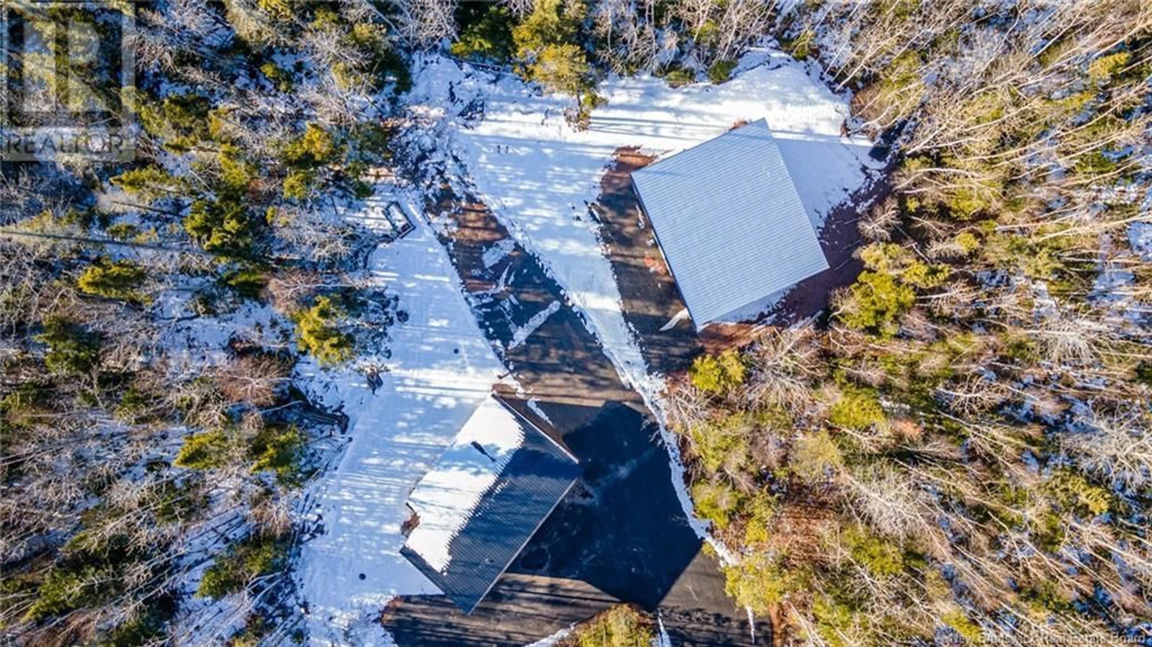 A pic from outside/outdoor area/front of a property/back of a property/a pic from drone, building for 624 Rue du Portage, Caraquet New Brunswick E1W1A8