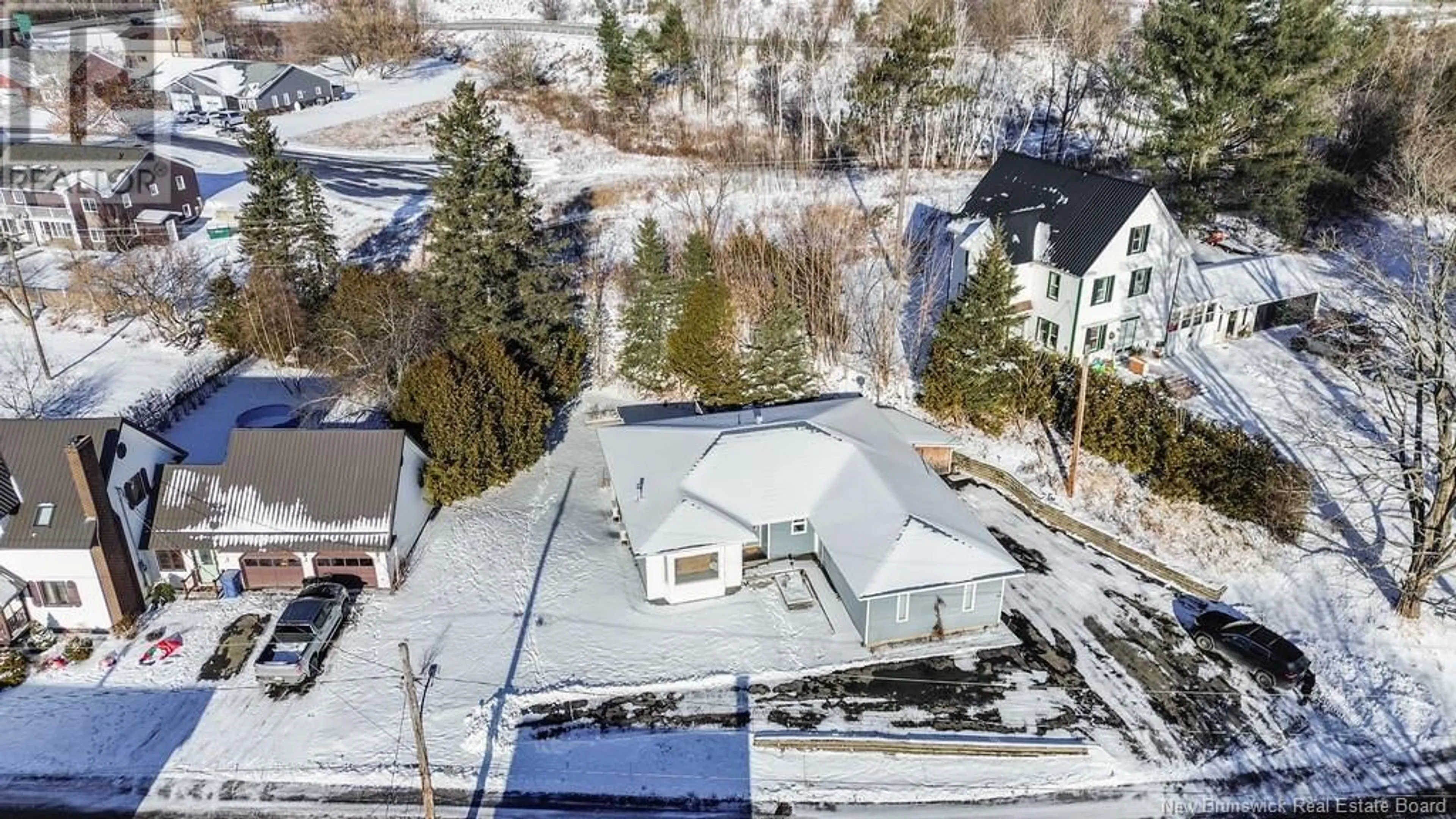 A pic from outside/outdoor area/front of a property/back of a property/a pic from drone, street for 31 Maple Street, Florenceville-Bristol New Brunswick E7L3H1