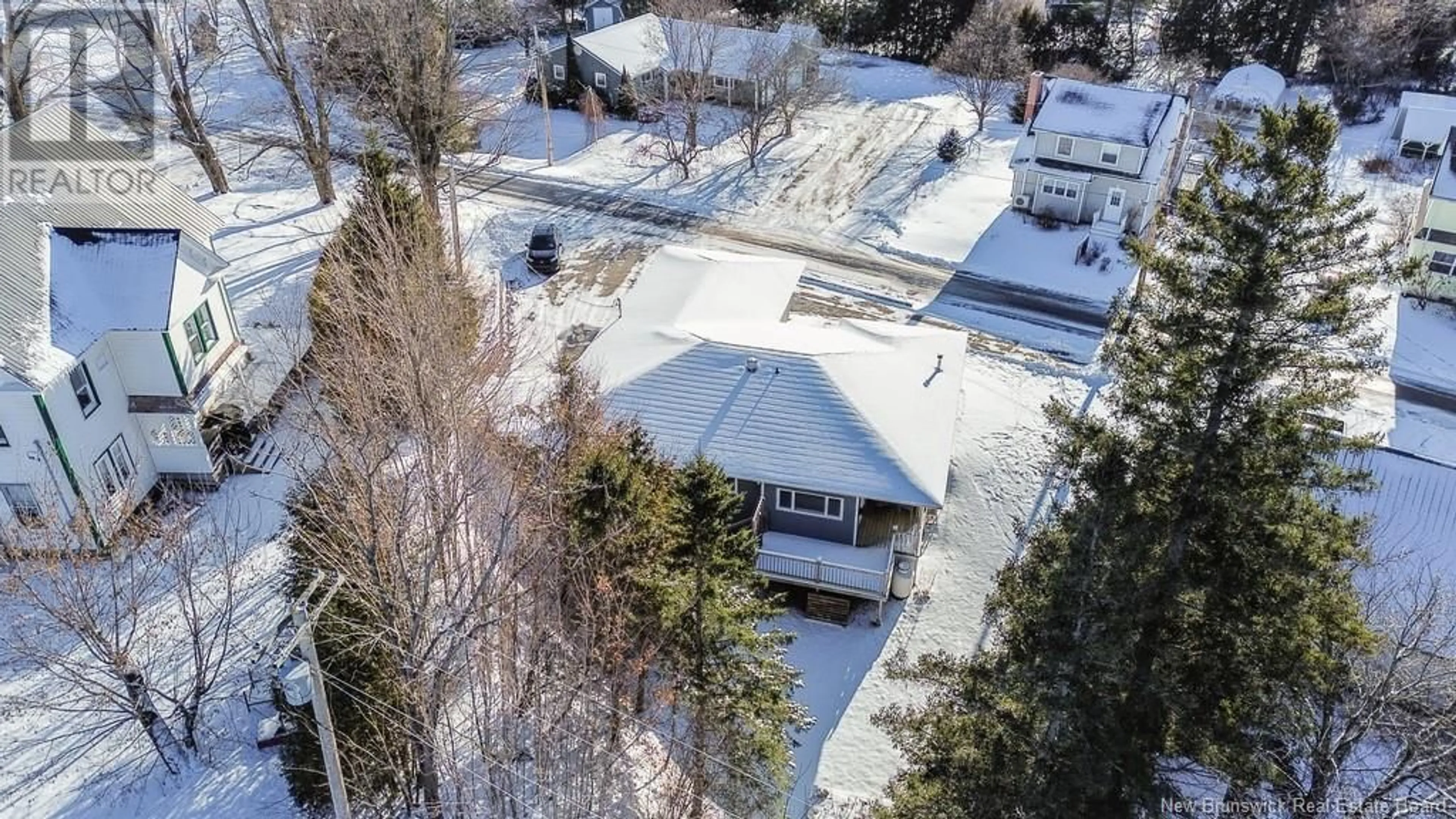 A pic from outside/outdoor area/front of a property/back of a property/a pic from drone, street for 31 Maple Street, Florenceville-Bristol New Brunswick E7L3H1