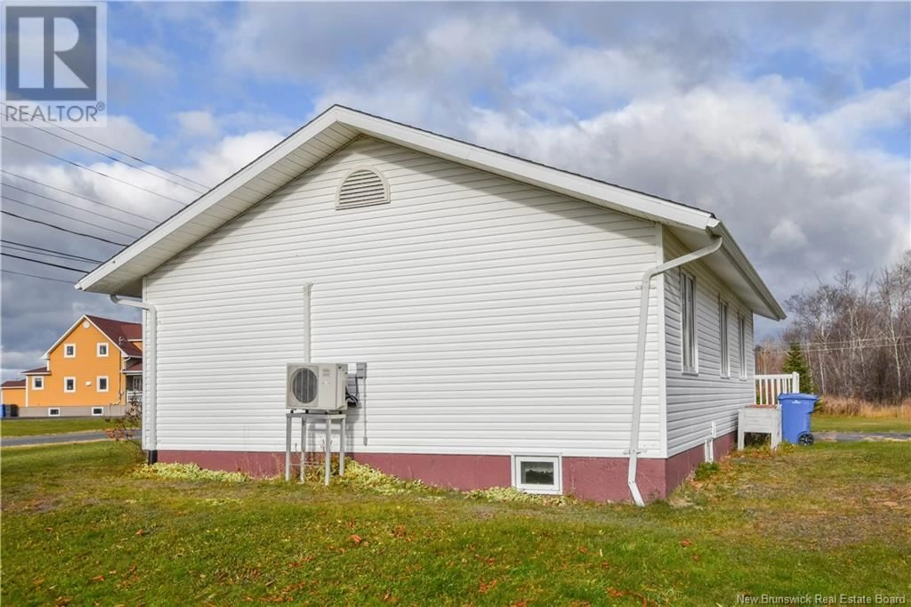 Home with vinyl exterior material, building for 1795 ROUTE 335, Saint-Simon New Brunswick E8P2A7