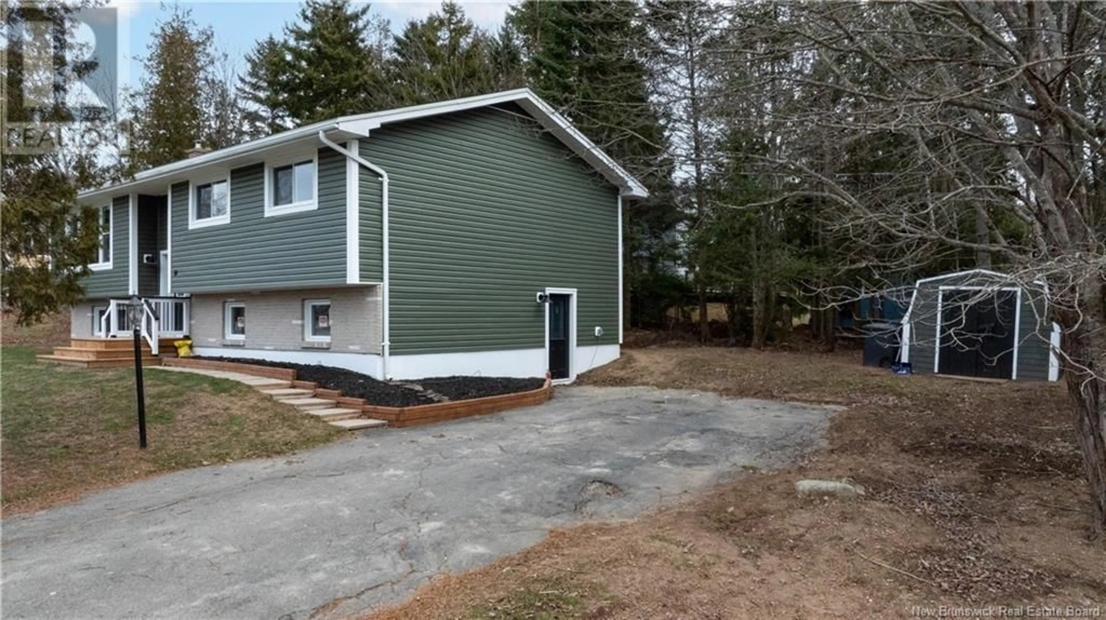 Home with vinyl exterior material, street for 14 Jefferies Downs, Quispamsis New Brunswick E2E1B3