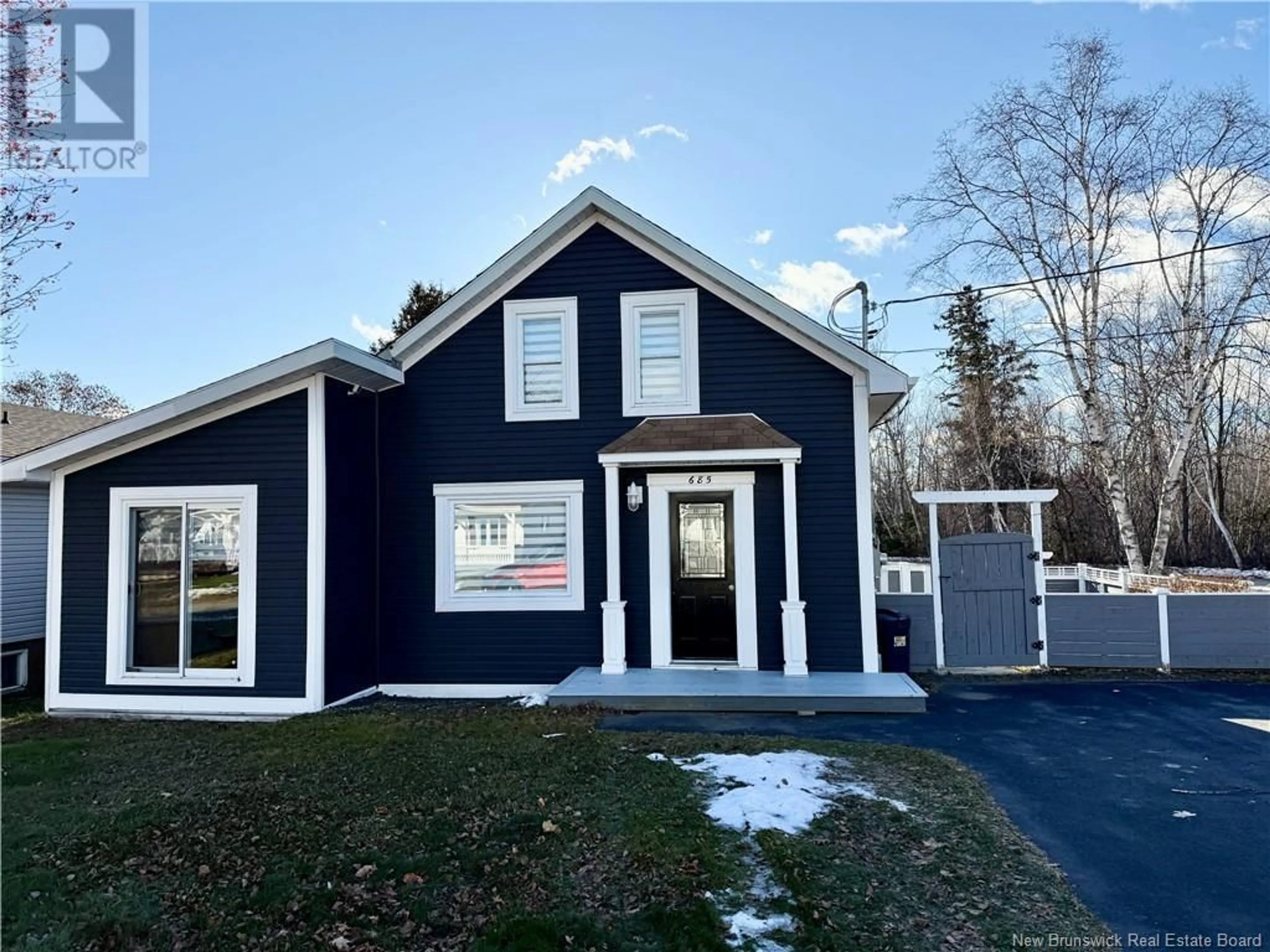 Home with vinyl exterior material, unknown for 685 Camille Street, Bathurst New Brunswick E2A3M7