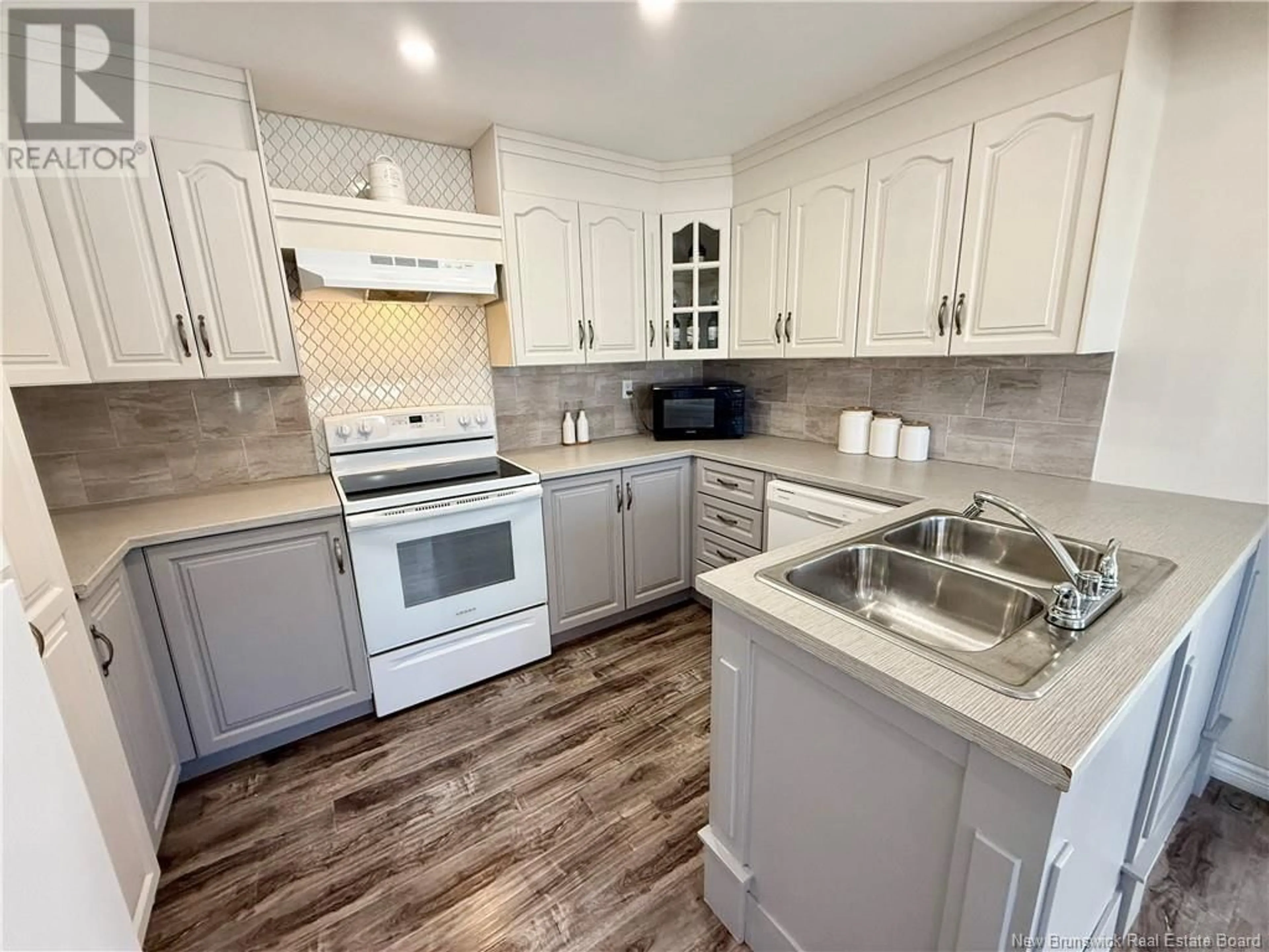 Open concept kitchen, unknown for 685 Camille Street, Bathurst New Brunswick E2A3M7