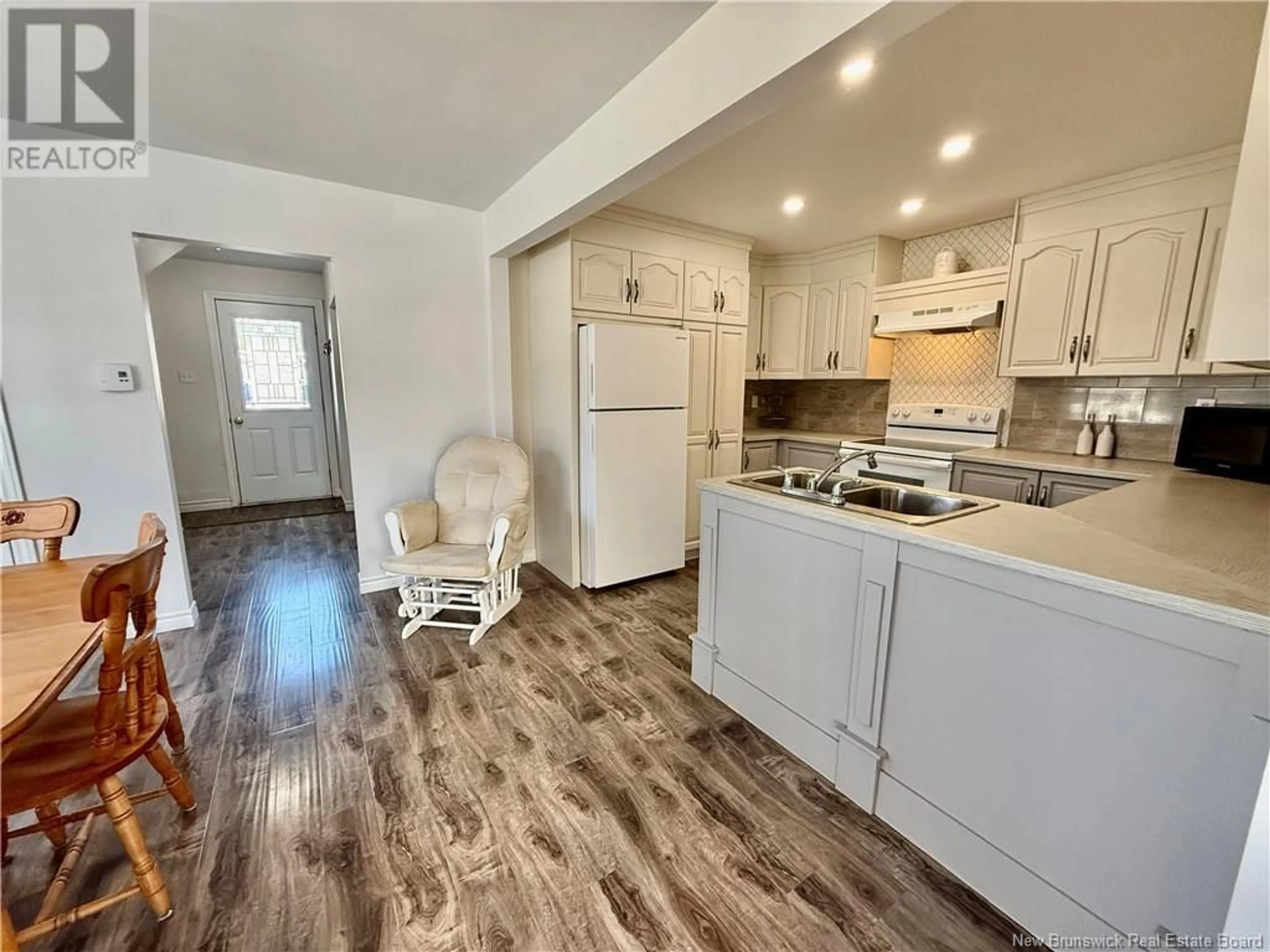 Open concept kitchen, unknown for 685 Camille Street, Bathurst New Brunswick E2A3M7