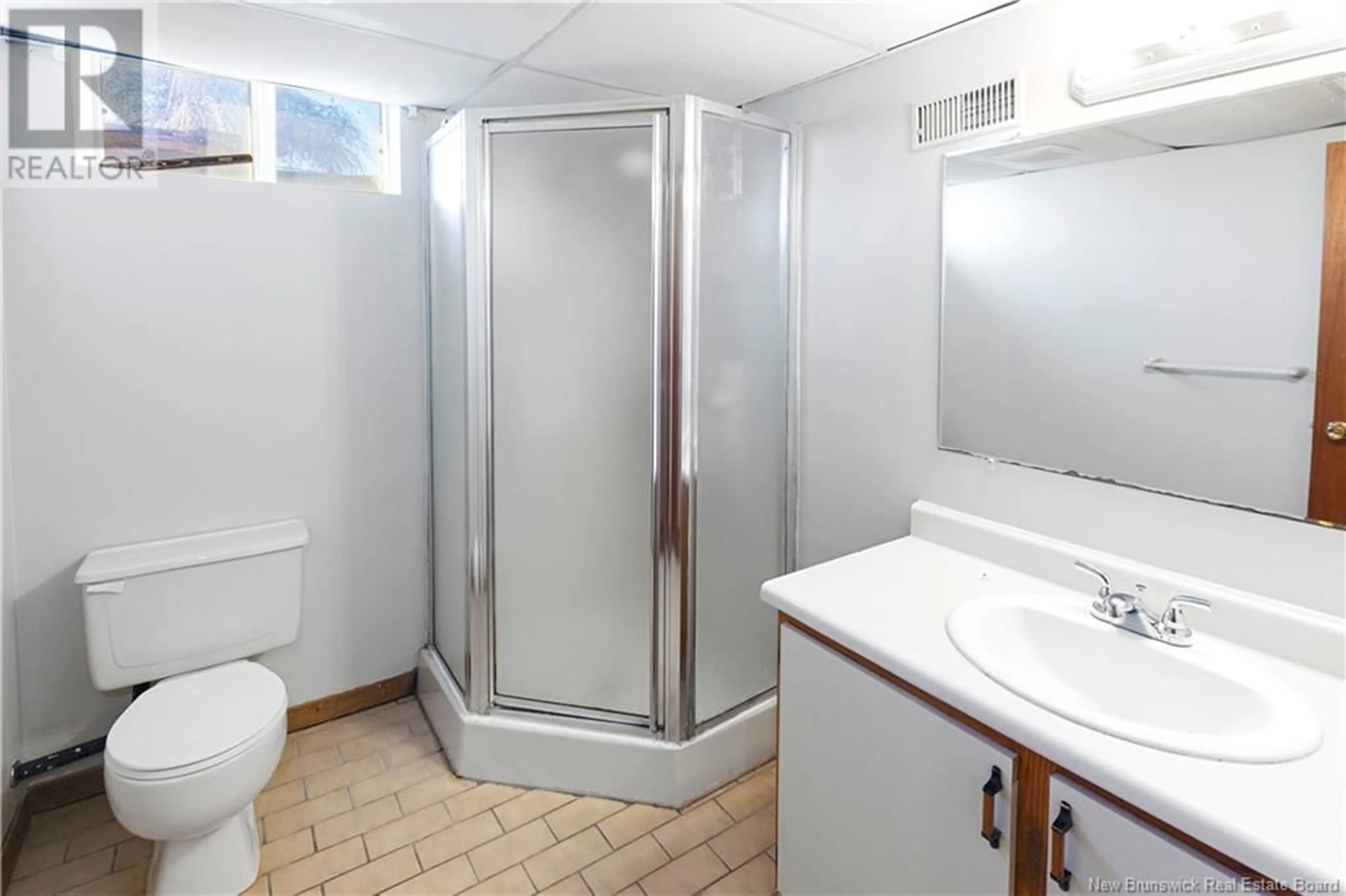 Standard bathroom, ceramic/tile floor for 136 Isington Street, Moncton New Brunswick E1G1Y6