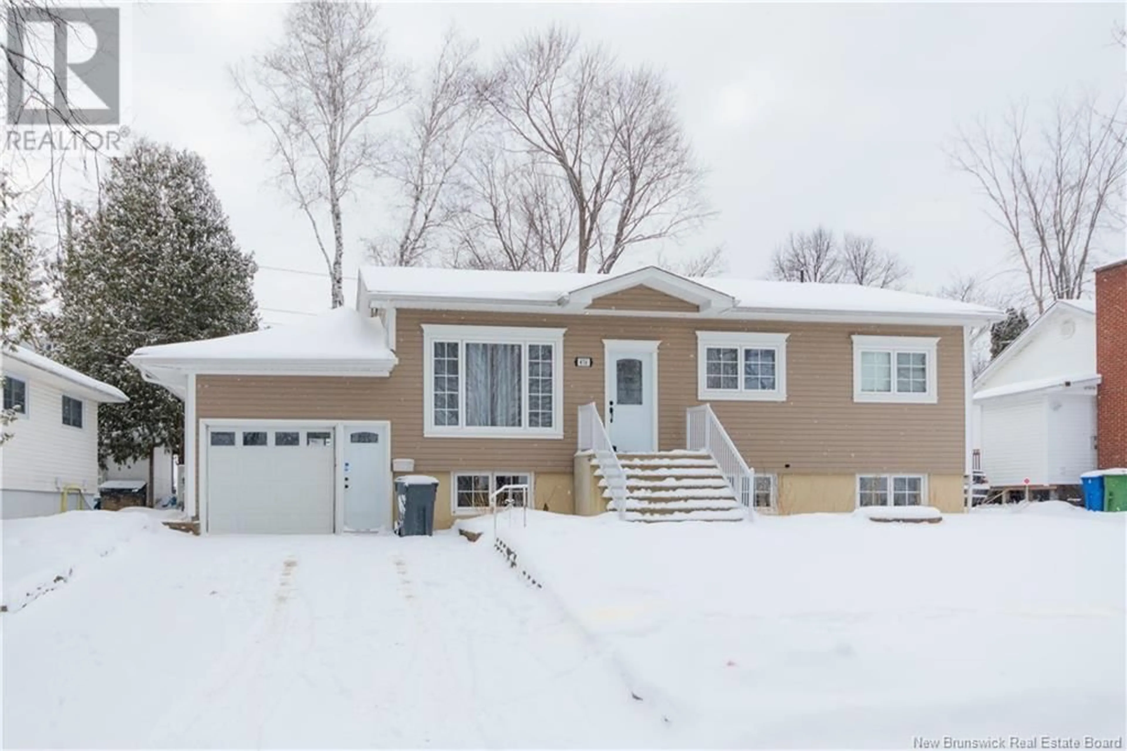 Home with vinyl exterior material, street for 476 Pederson Crescent, Fredericton New Brunswick E3B2Z2