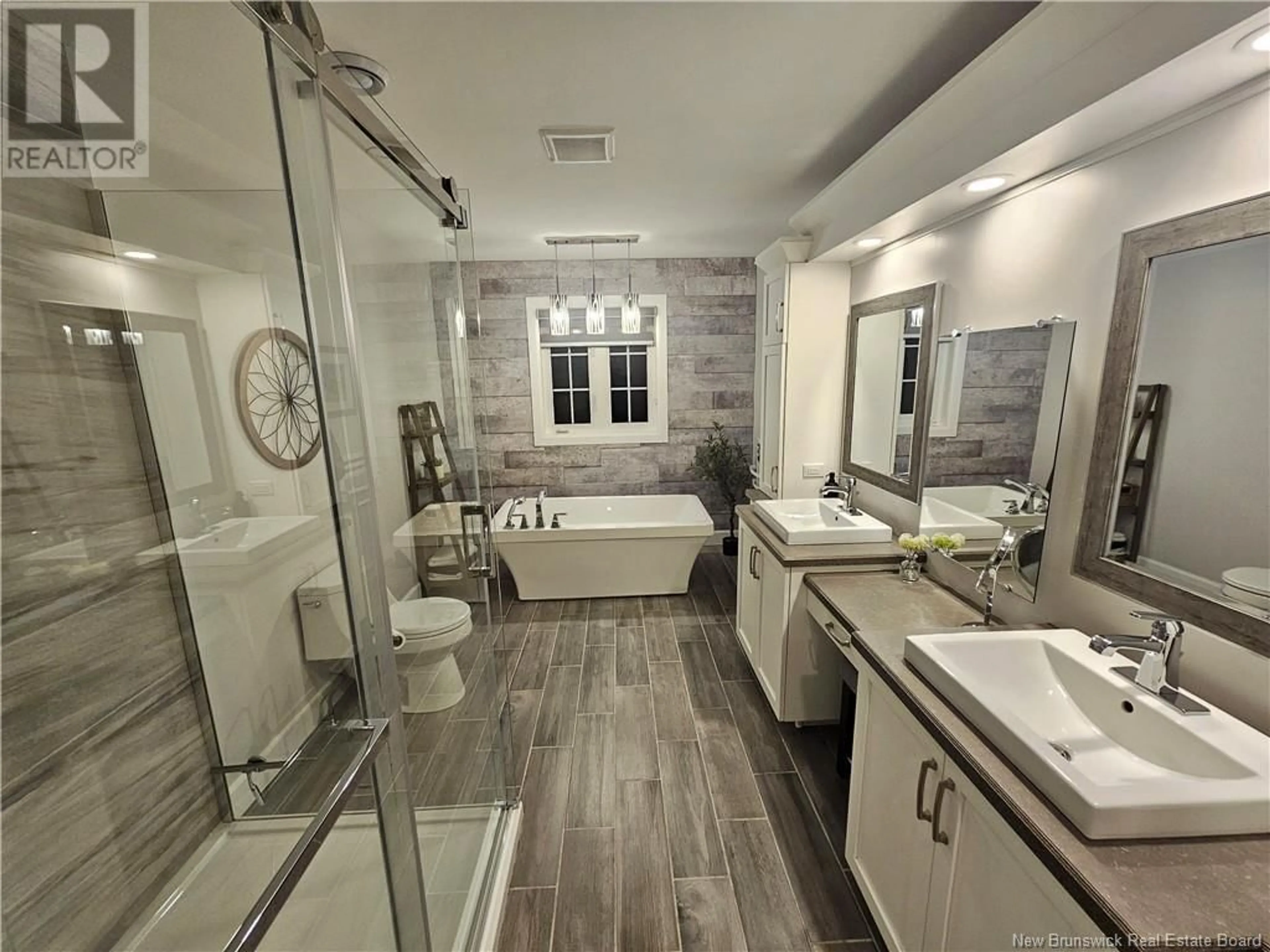 Contemporary bathroom, ceramic/tile floor for 100 Parc Street, Nigadoo New Brunswick E8K3T6