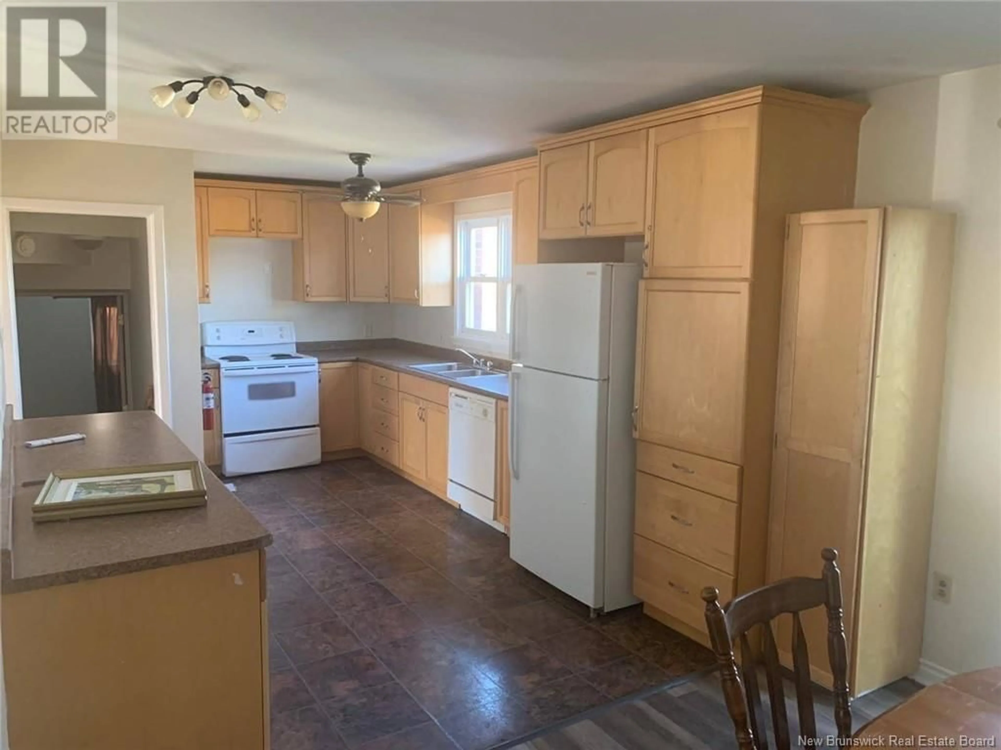 Standard kitchen, unknown for 19 Anne Street, Moncton New Brunswick E1C4J4