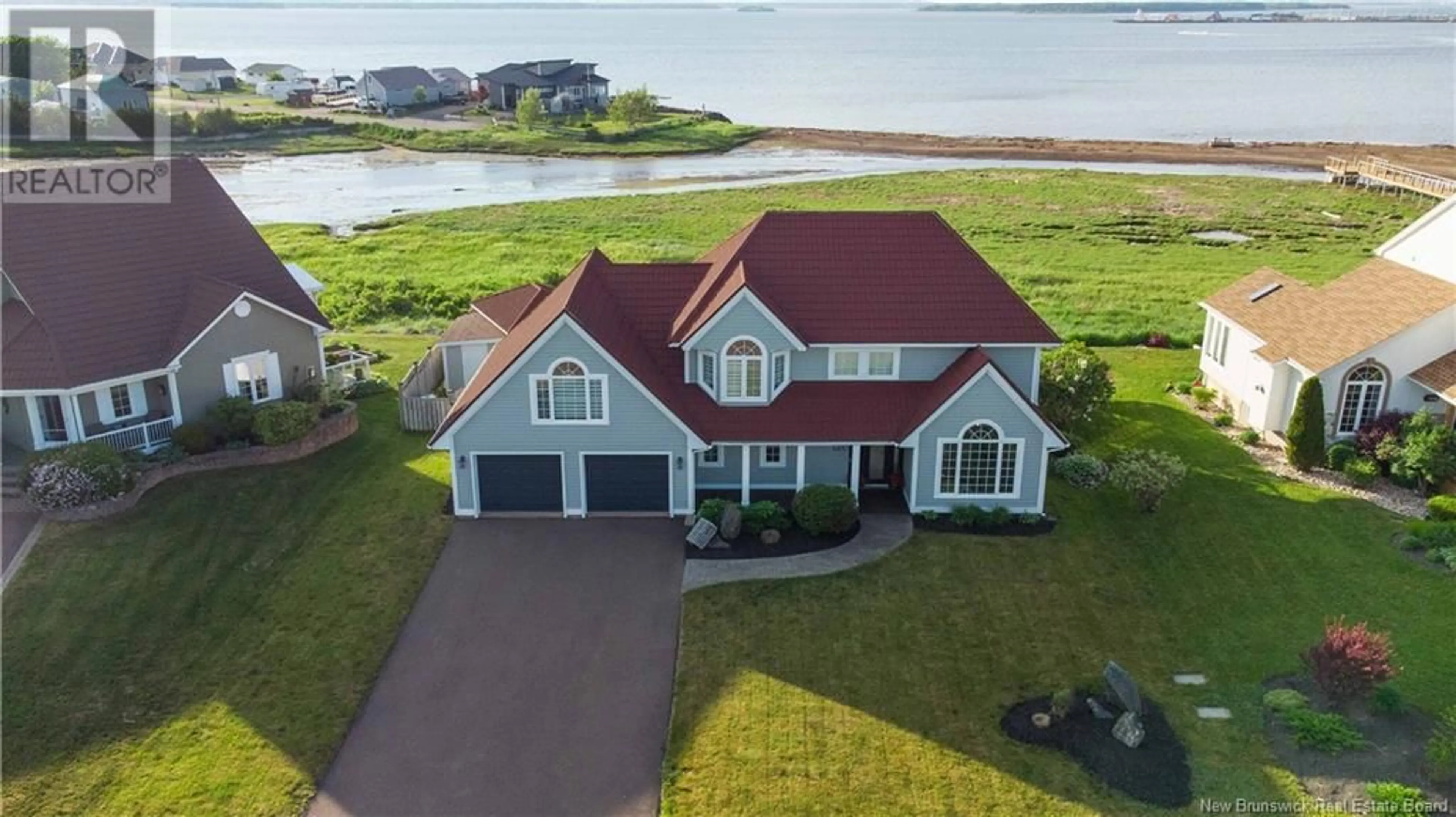 A pic from outside/outdoor area/front of a property/back of a property/a pic from drone, water/lake/river/ocean view for 514 Wayne, Shediac New Brunswick E4P2W9