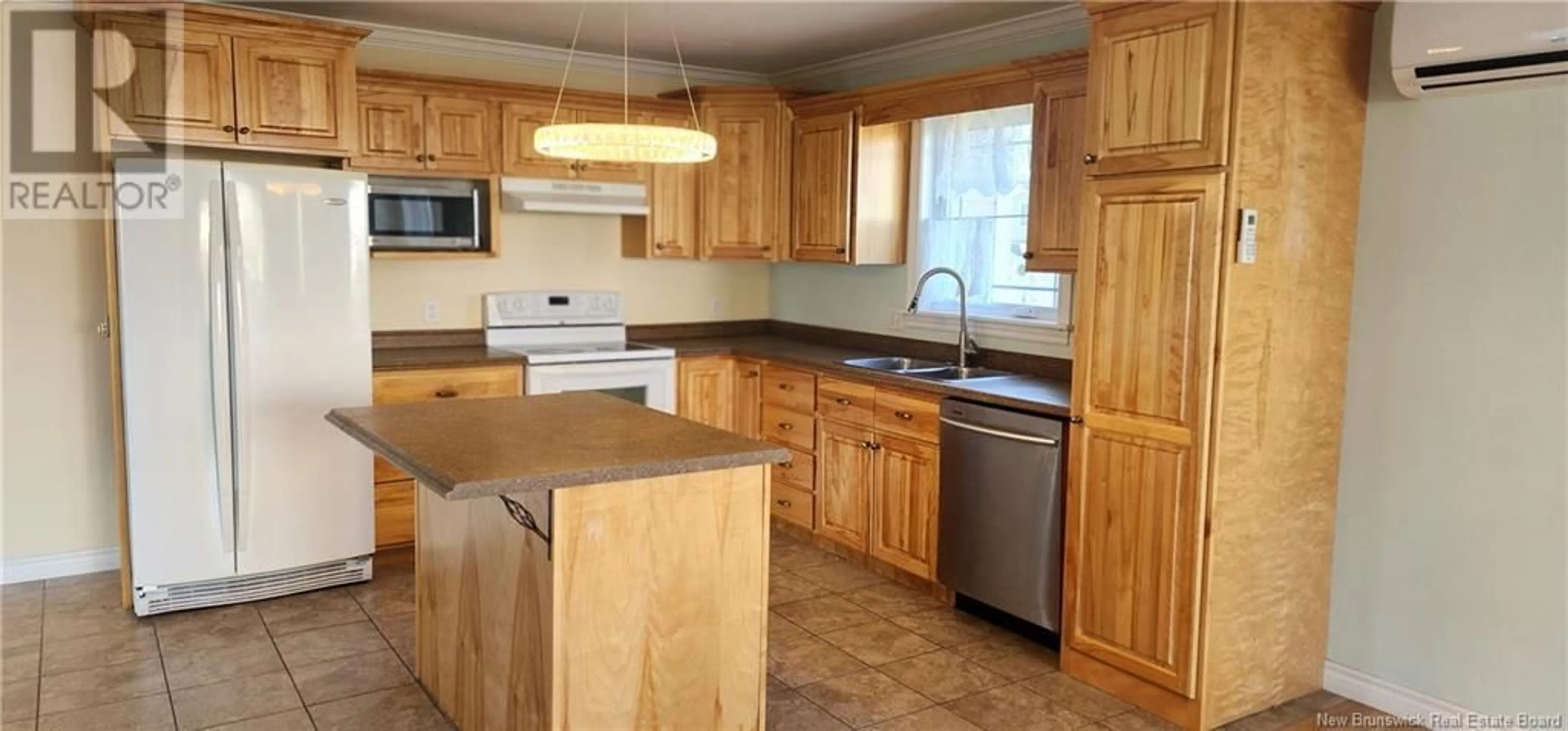 Standard kitchen, wood/laminate floor for 461 Evergreen Drive, Moncton New Brunswick E1G1A4