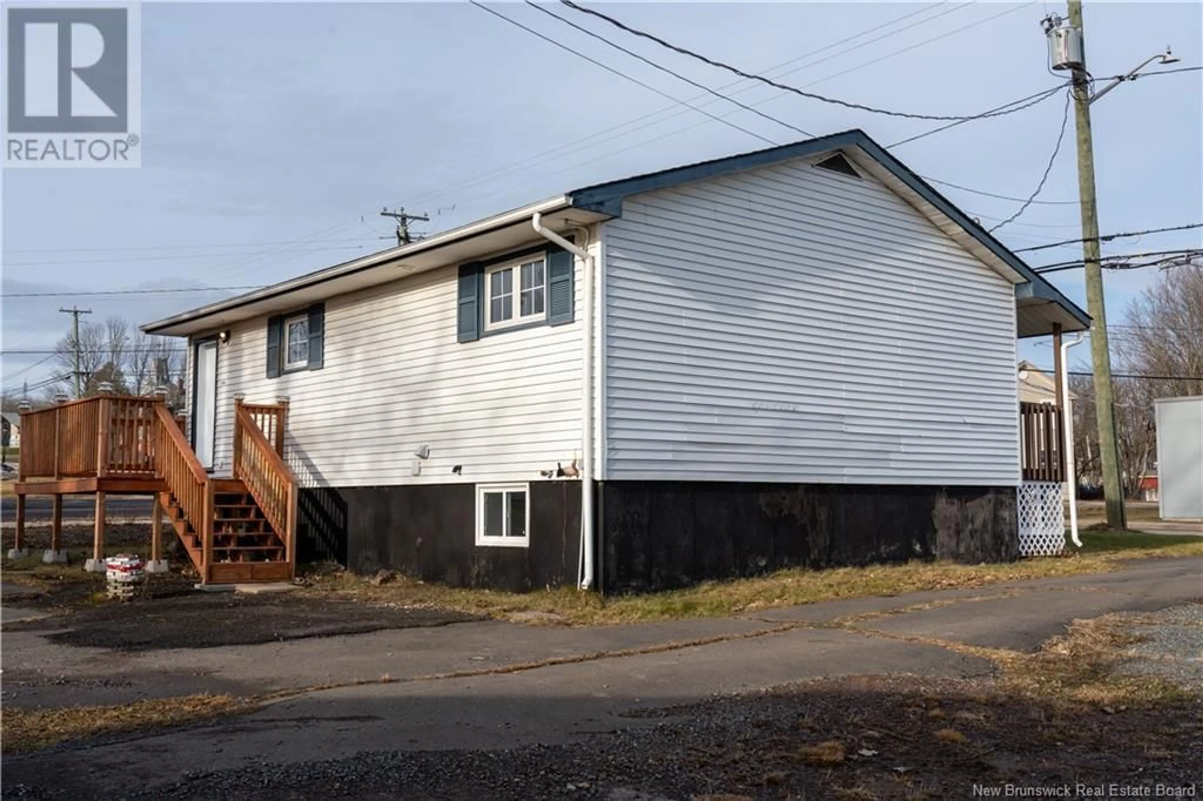 Home with vinyl exterior material, building for 203 Main Street, Minto New Brunswick E4B3N4