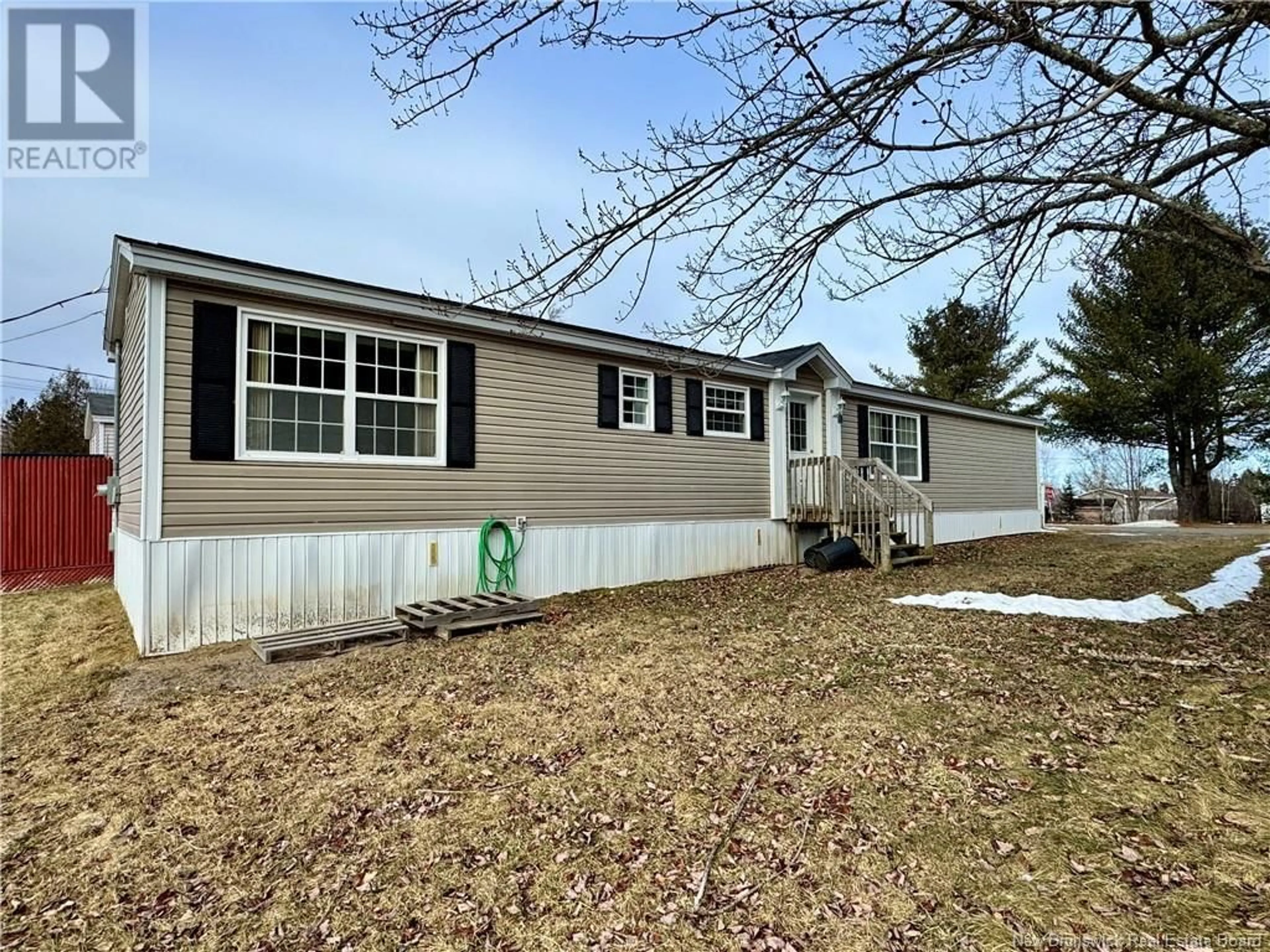 Home with vinyl exterior material, unknown for 33 HILL Street, Lincoln New Brunswick E3B6W1