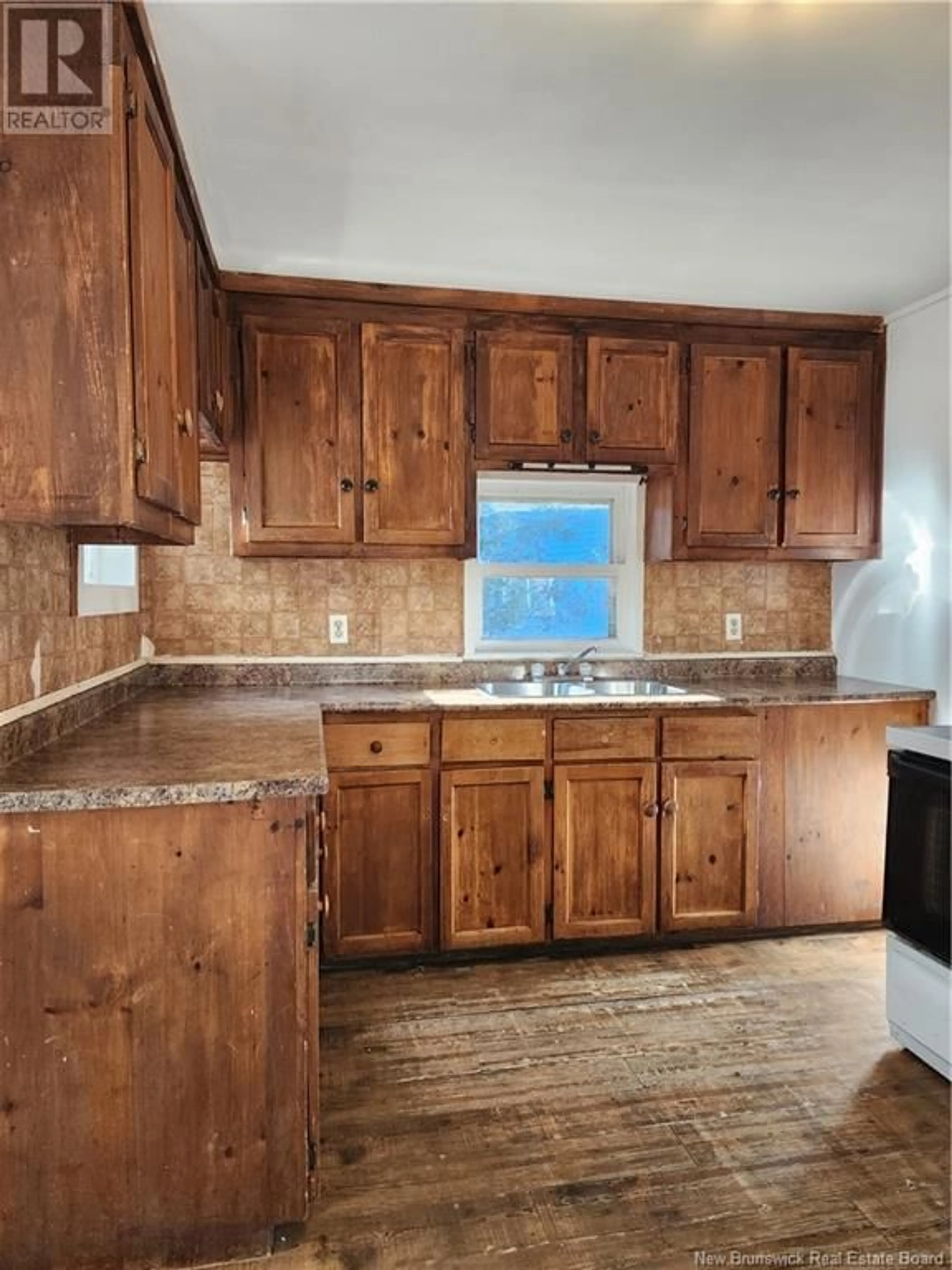 Standard kitchen, ceramic/tile floor for 737 Bay Street, Saint John New Brunswick E2M7L6