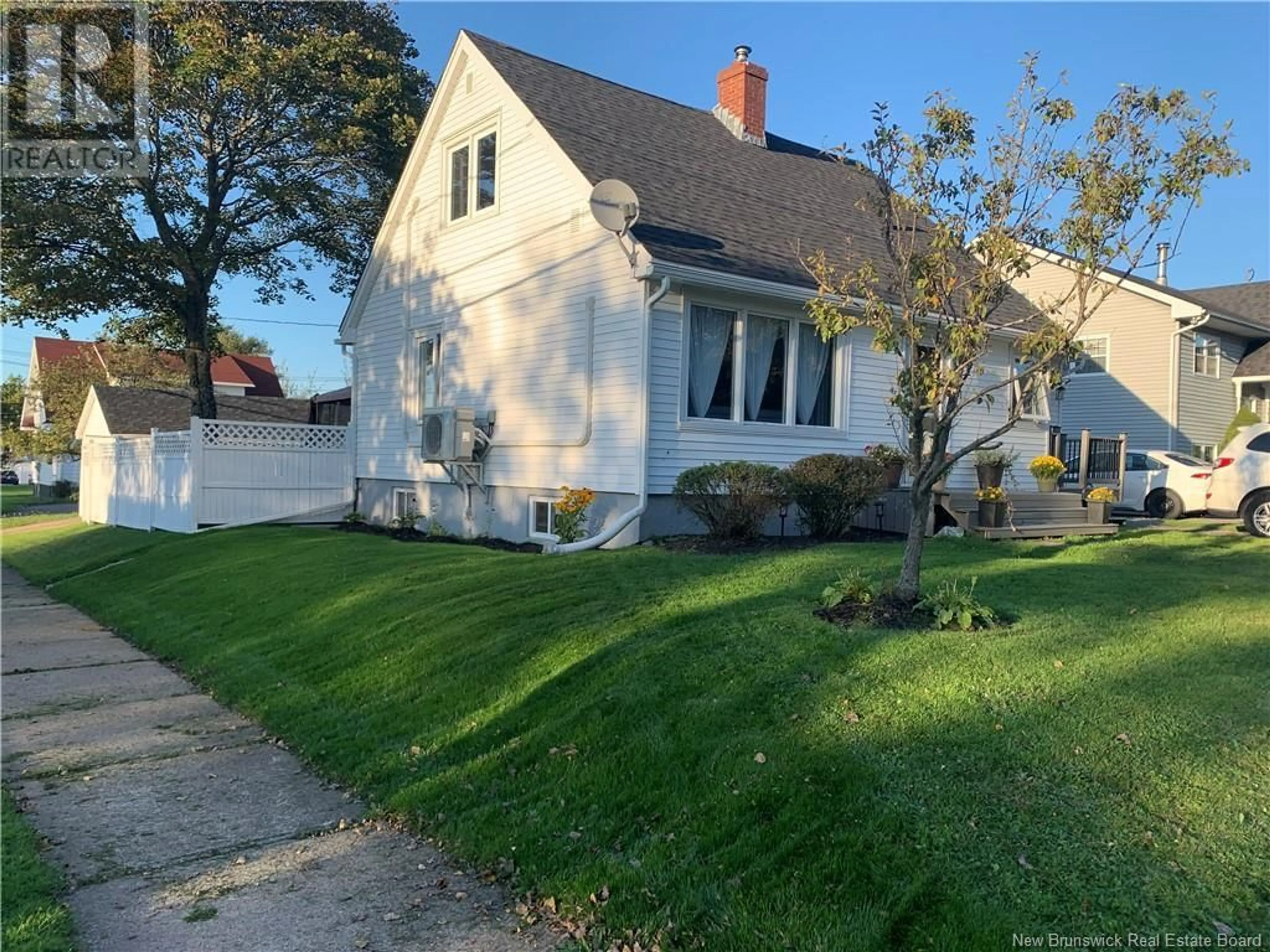 Home with vinyl exterior material, street for 207 Montreal Avenue, Saint John New Brunswick E2M3K3