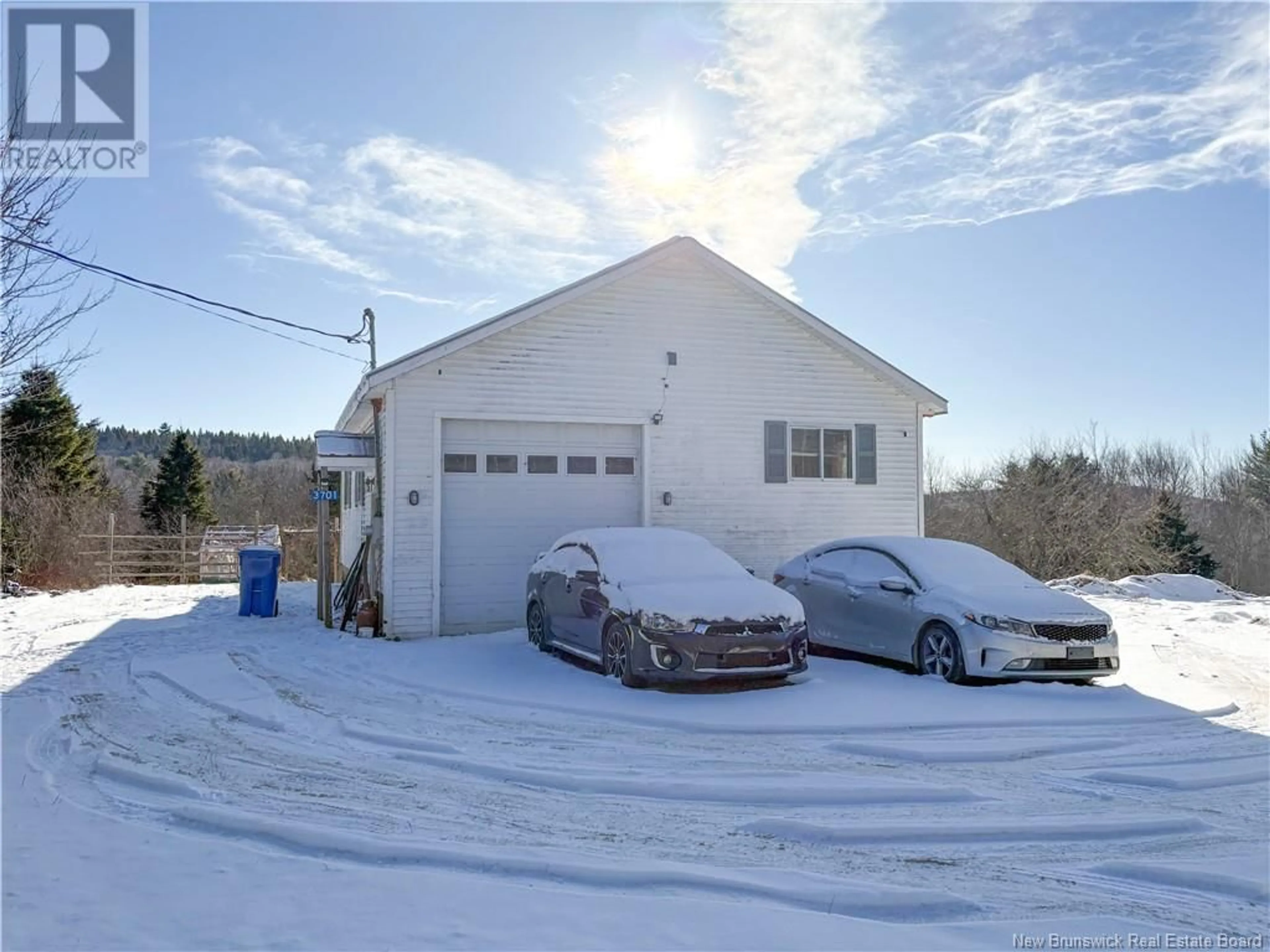 Indoor garage for 3701 Route 122, North Lake New Brunswick E6H2E7